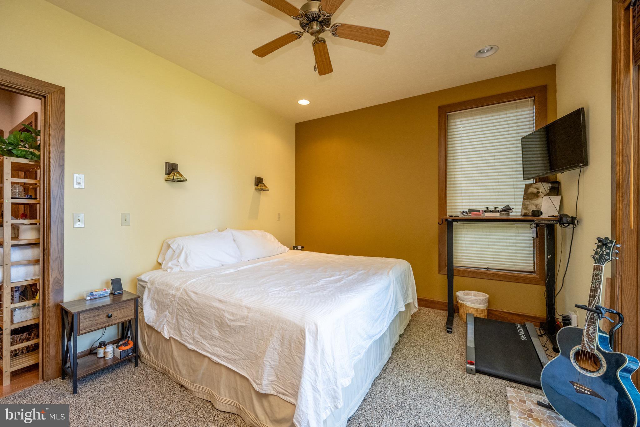 TURKEY NECK - Residential