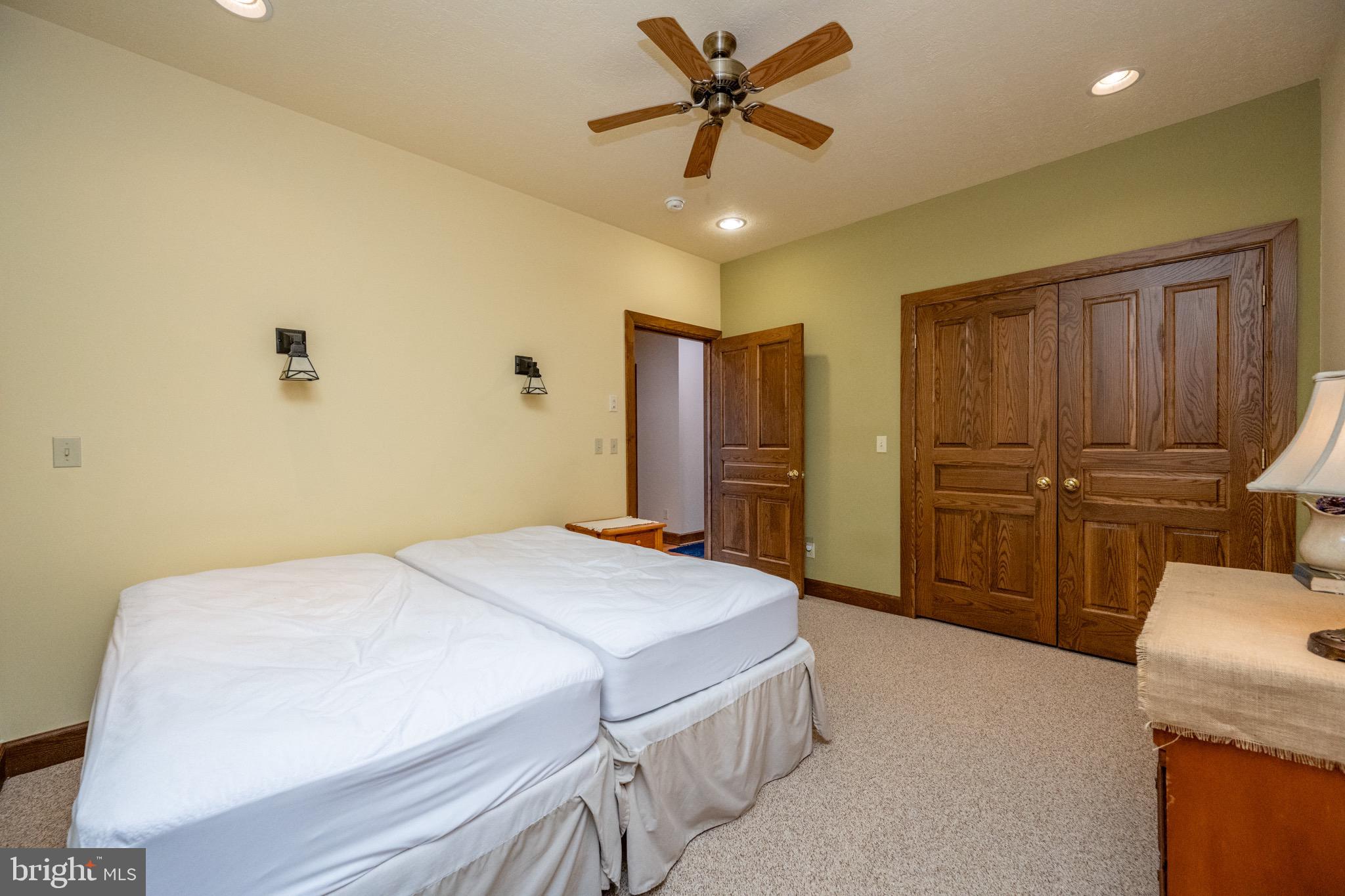 TURKEY NECK - Residential