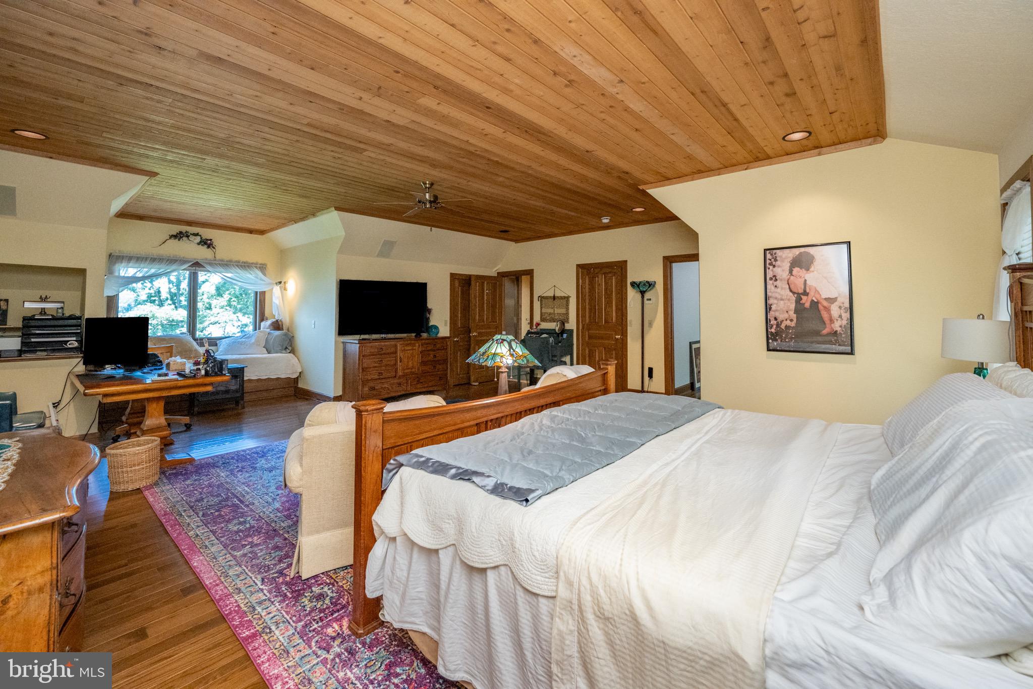 TURKEY NECK - Residential