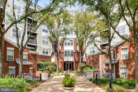 Photo of 1625 International Drive #421, MCLEAN, VA 22102 (MLS # VAFX2285974)