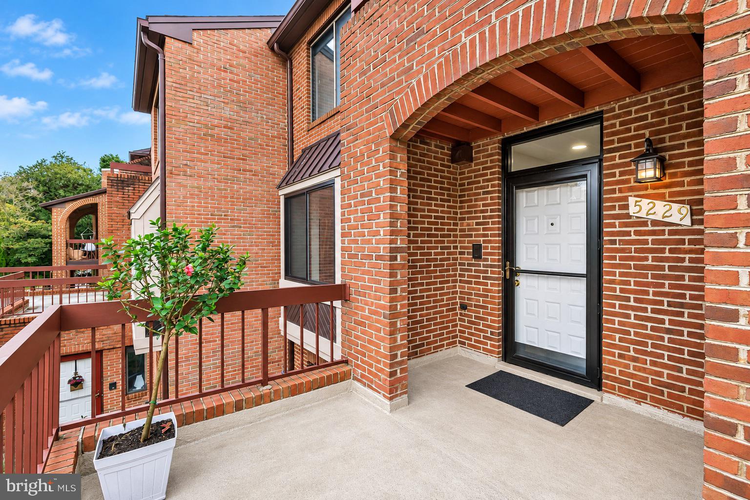 5229 KING CHARLES WAY 1-6