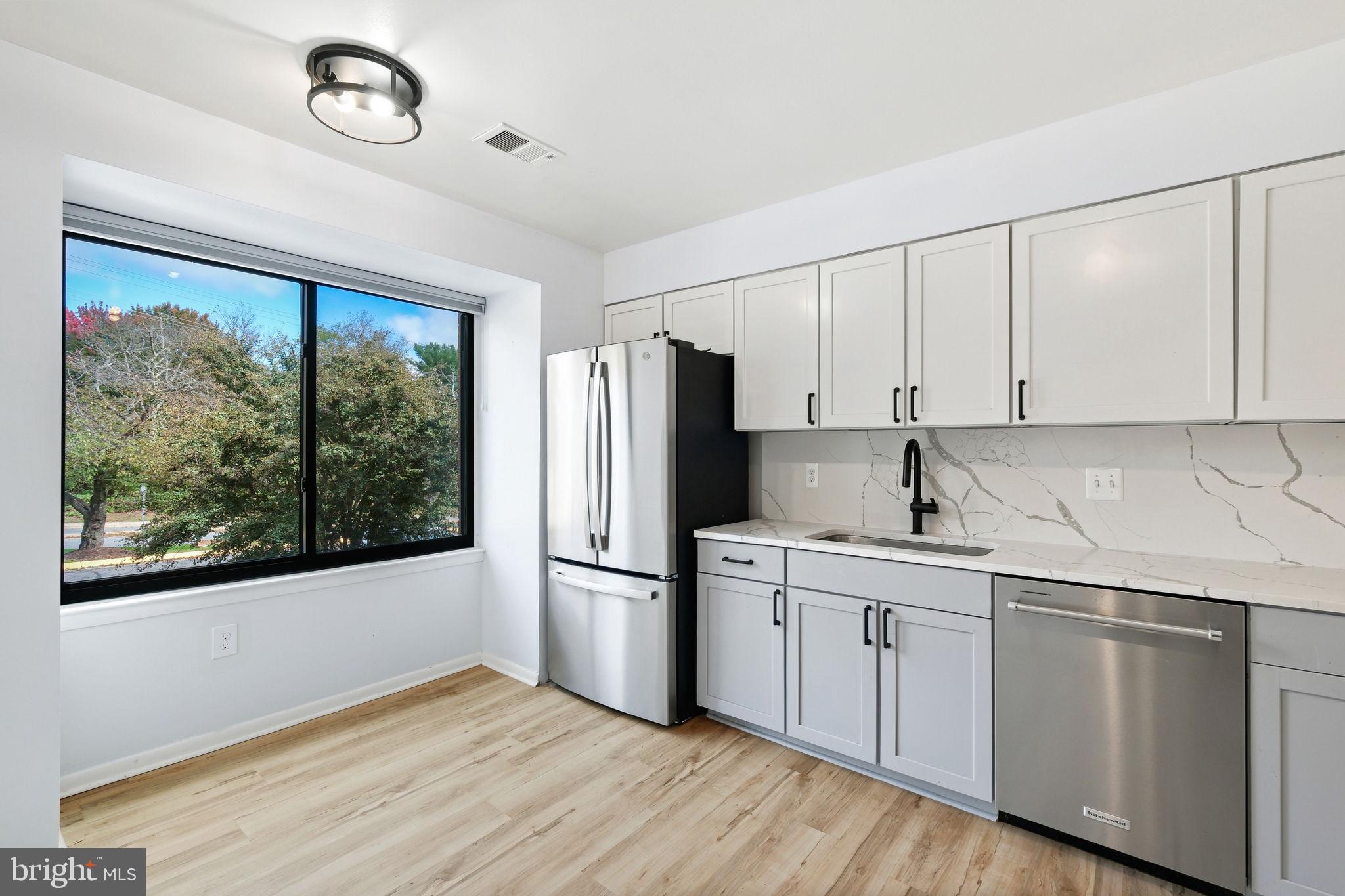 5229 KING CHARLES WAY 1-6