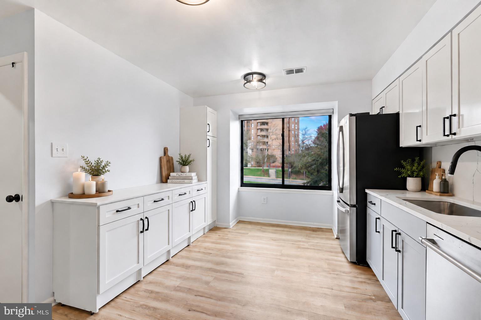 5229 KING CHARLES WAY 1-6