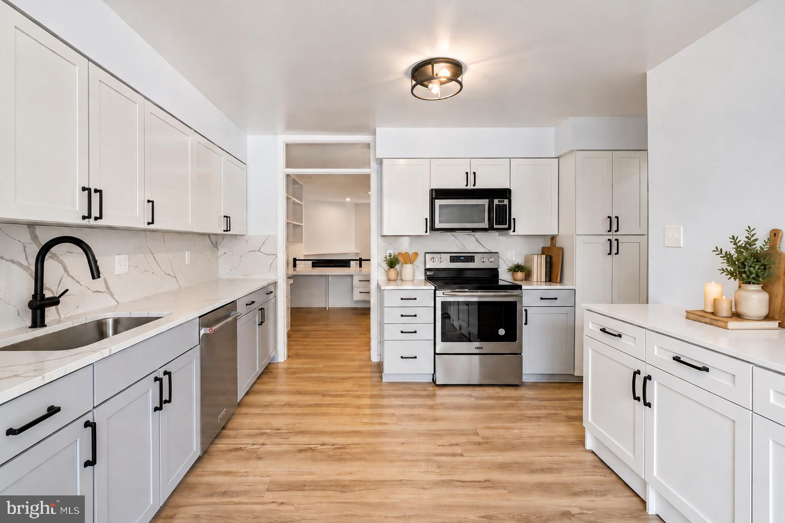 5229 KING CHARLES WAY 1-6