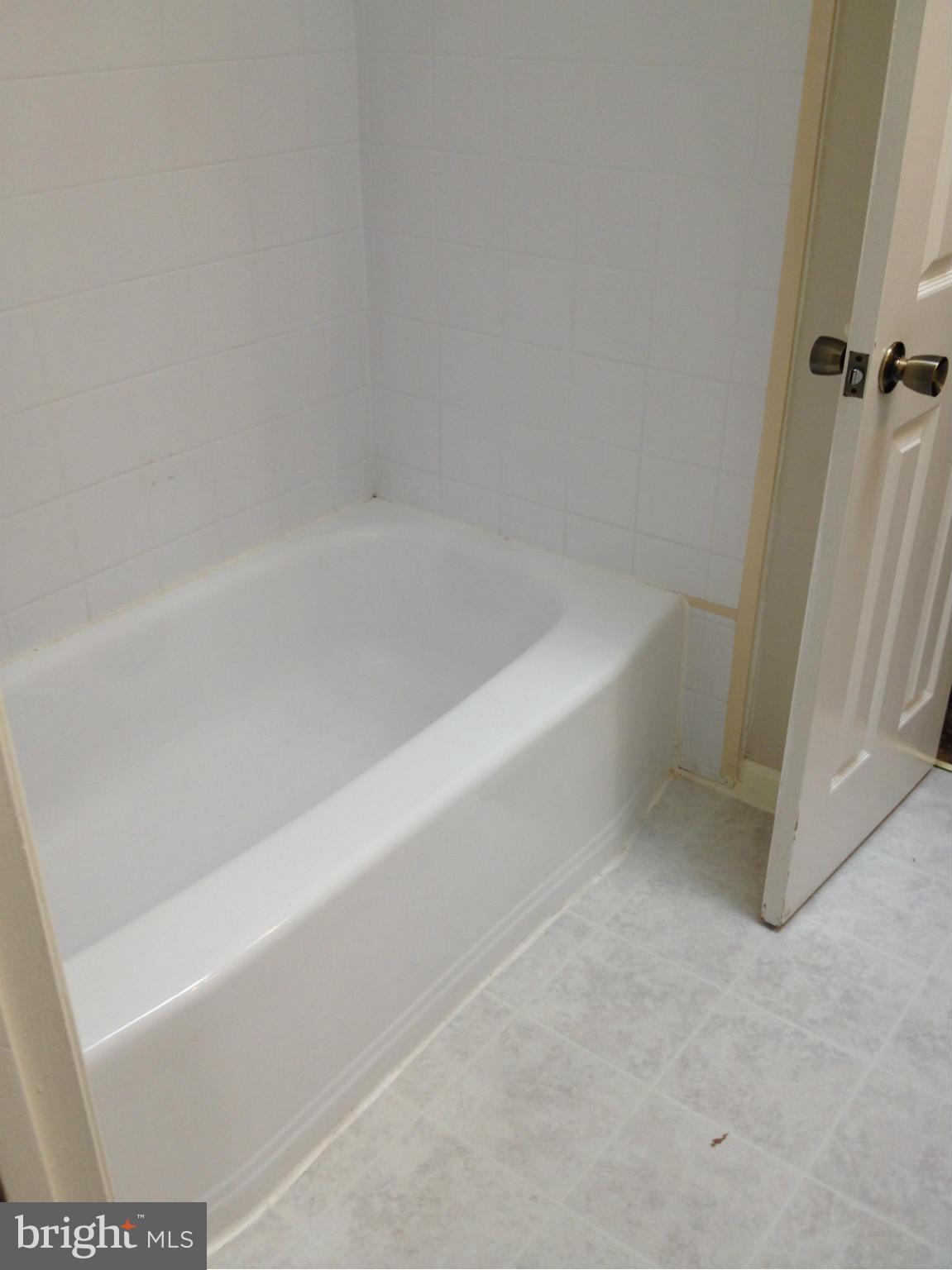 LAUREL BRANCH SUB - Residential Lease