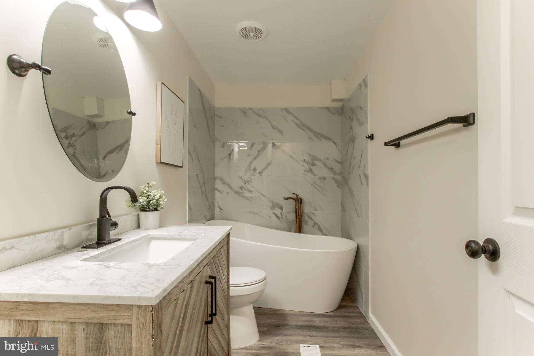 COUNTRY MANOR WEST - Residential