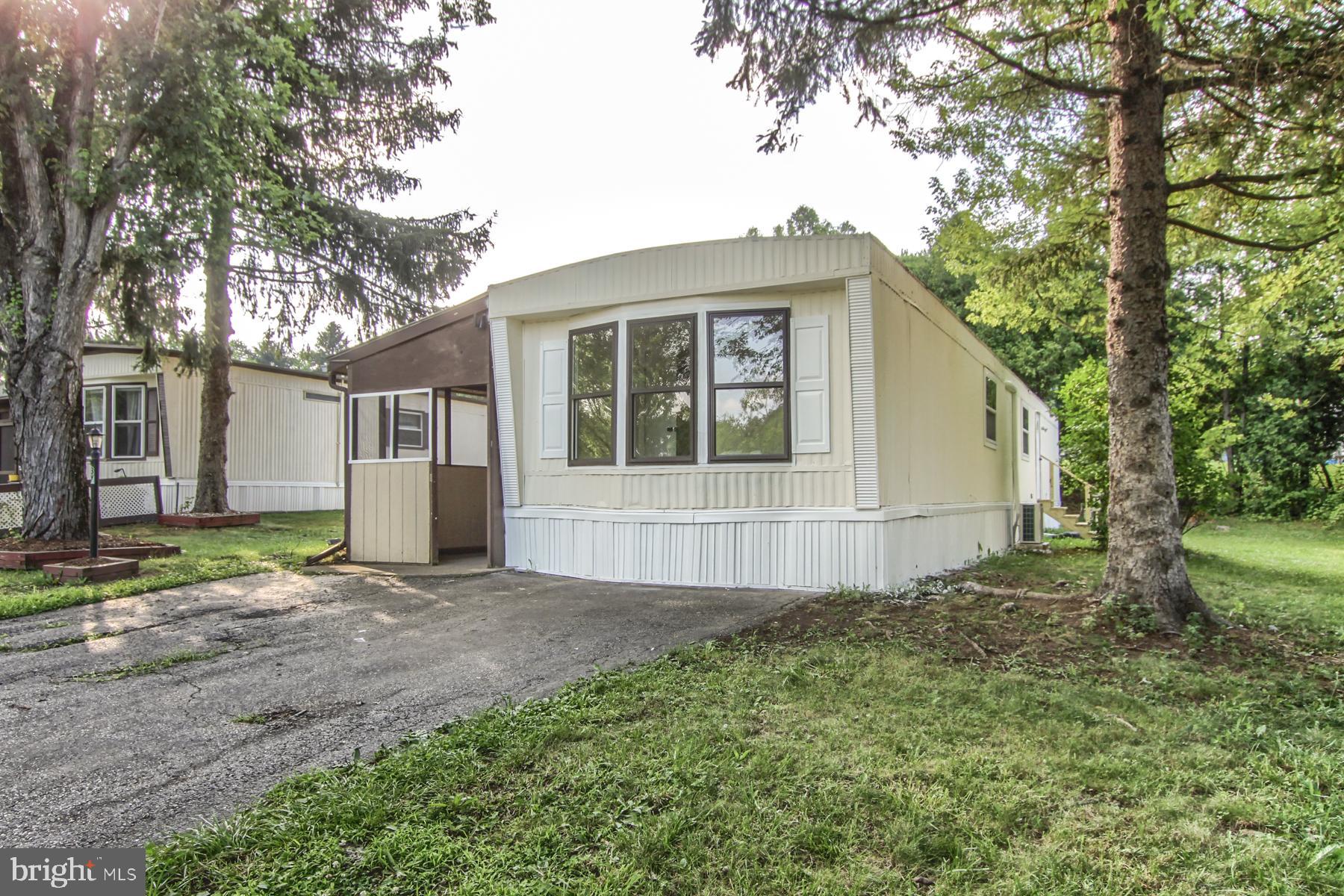 COUNTRY MANOR WEST - Residential