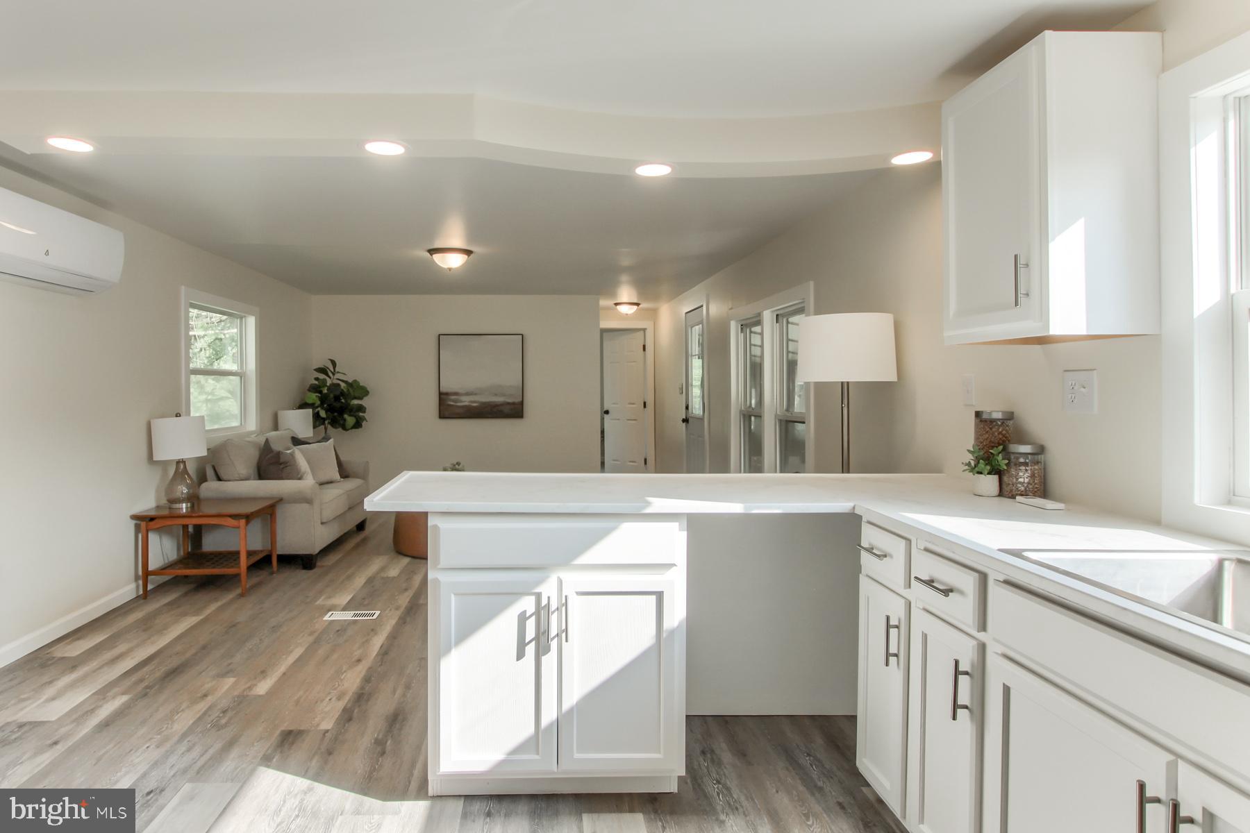 COUNTRY MANOR WEST - Residential