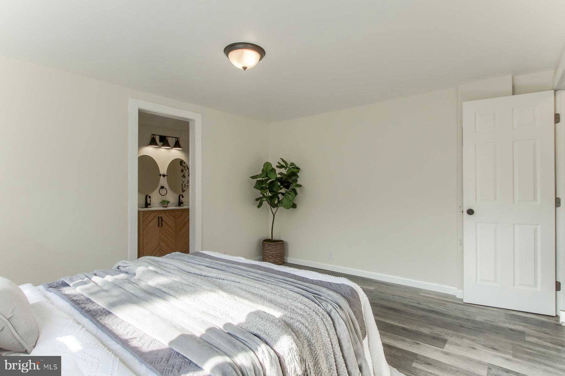 COUNTRY MANOR WEST - Residential