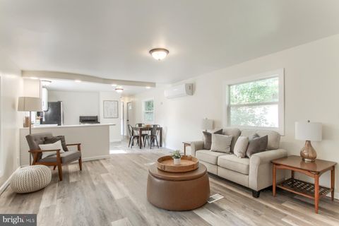 Homes For Sale - 37 Creekside Lane<br/> CARLISLE, PA 17015