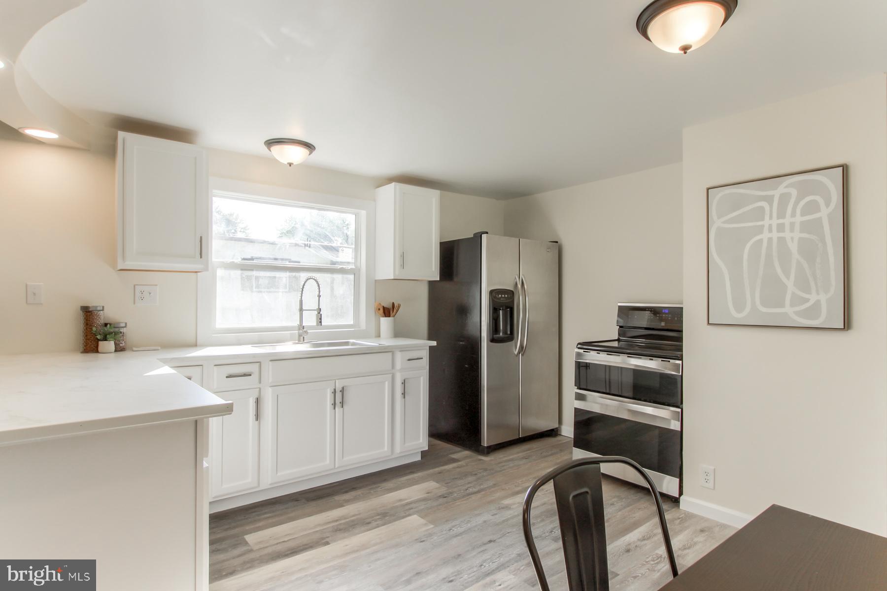 COUNTRY MANOR WEST - Residential