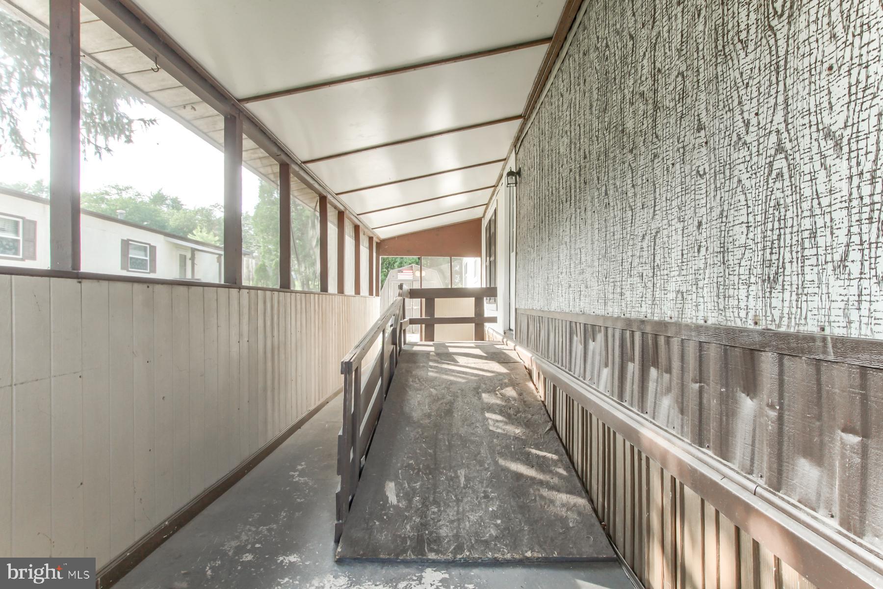 COUNTRY MANOR WEST - Residential