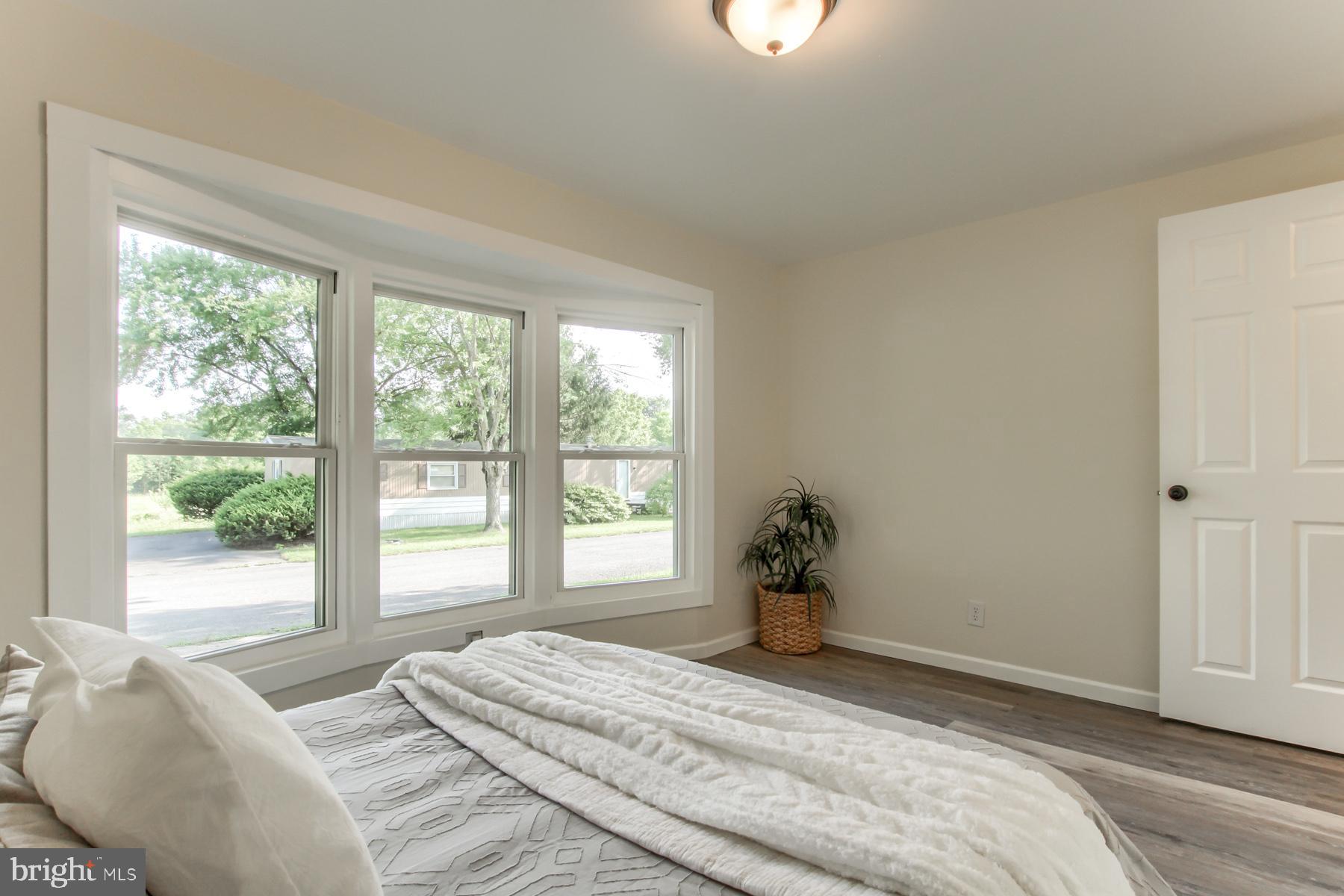 COUNTRY MANOR WEST - Residential