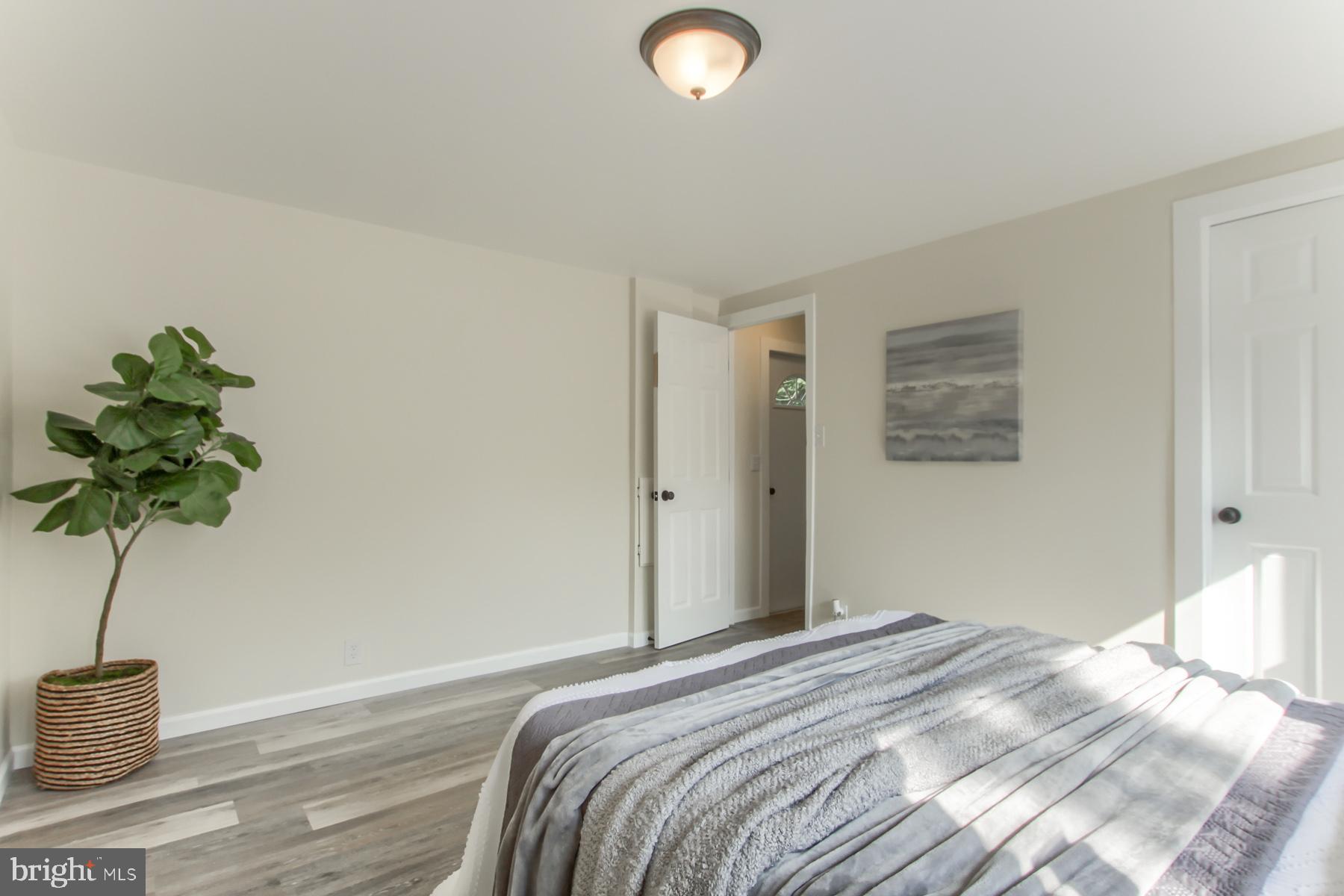 COUNTRY MANOR WEST - Residential