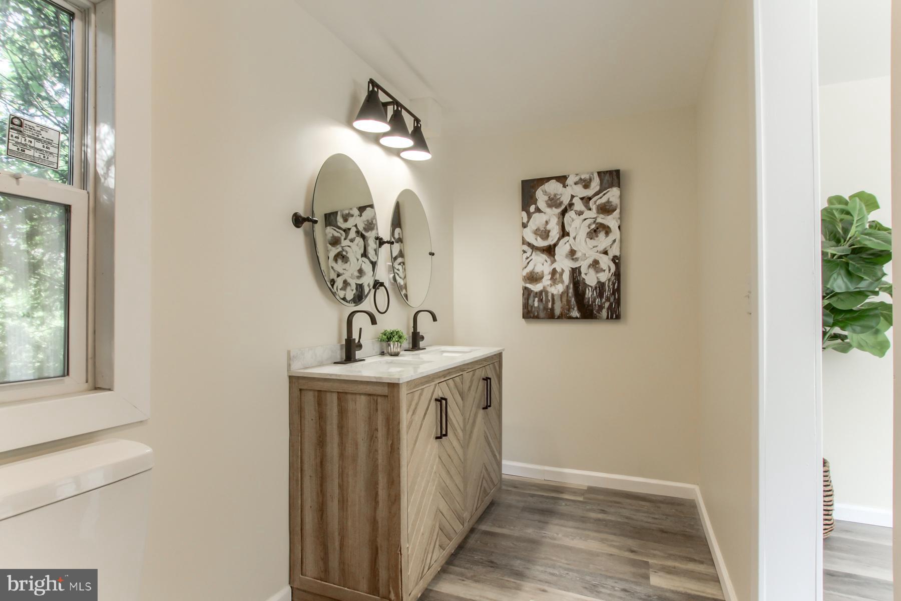 COUNTRY MANOR WEST - Residential