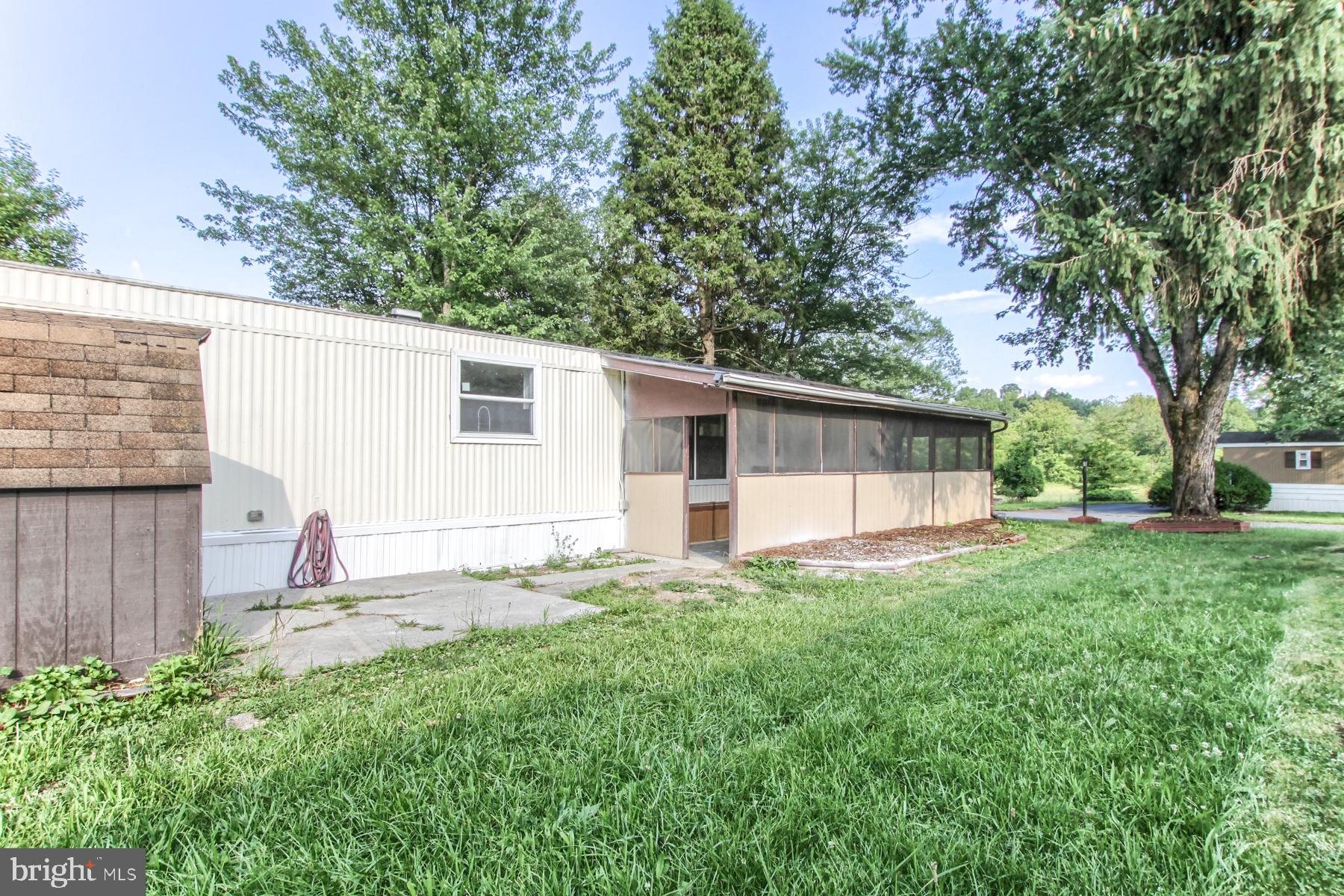 COUNTRY MANOR WEST - Residential