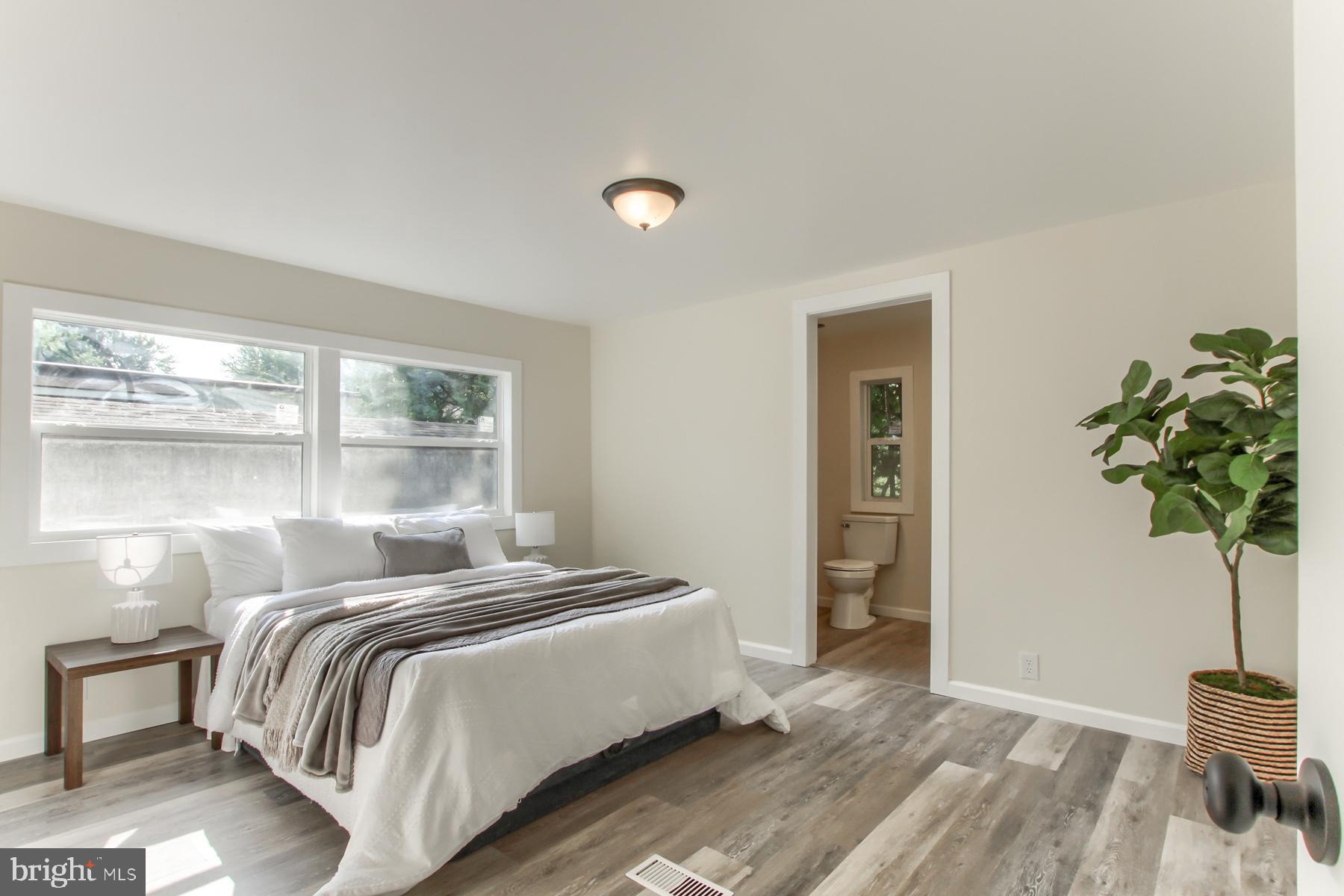 COUNTRY MANOR WEST - Residential