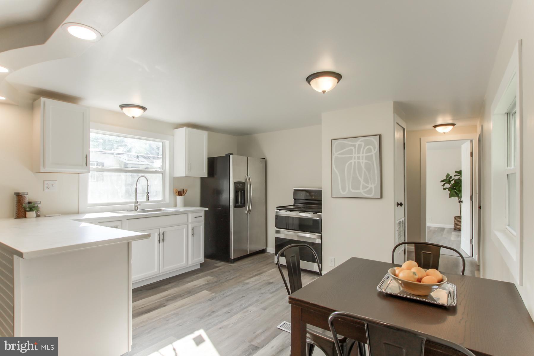 COUNTRY MANOR WEST - Residential