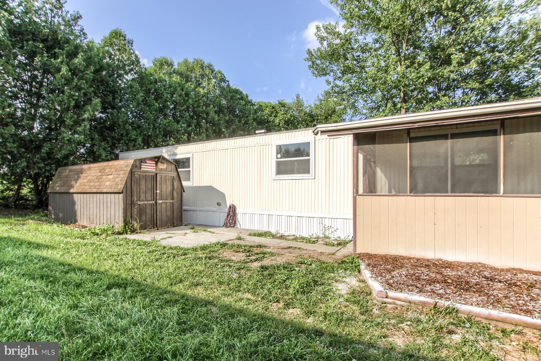 COUNTRY MANOR WEST - Residential