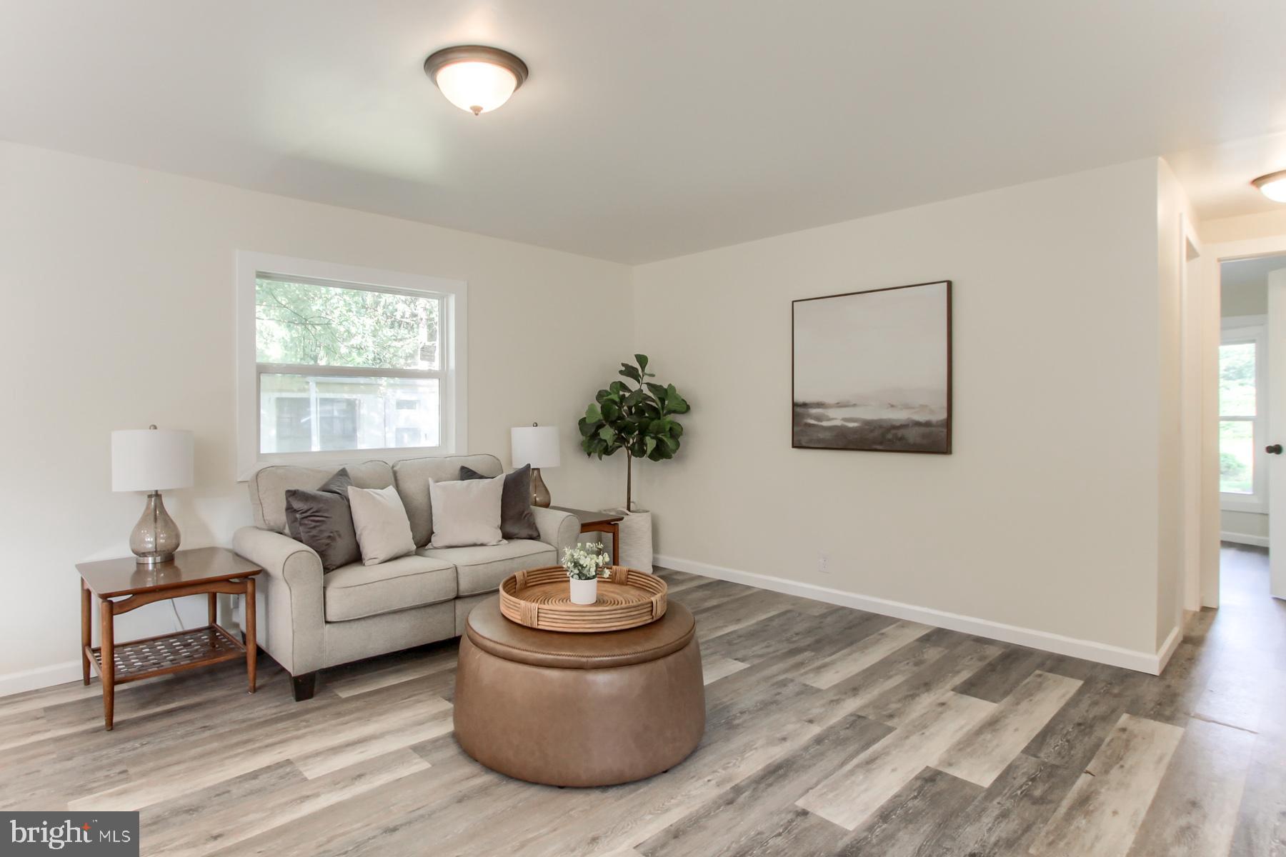 COUNTRY MANOR WEST - Residential