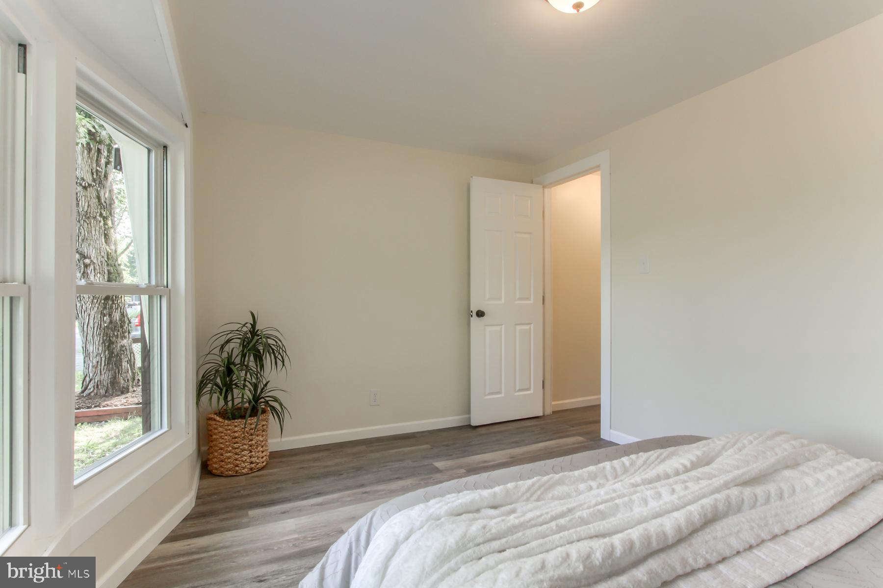 COUNTRY MANOR WEST - Residential