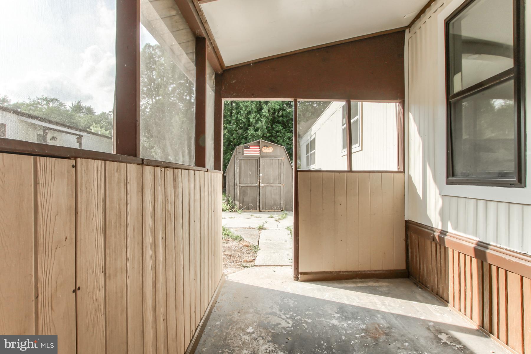 COUNTRY MANOR WEST - Residential