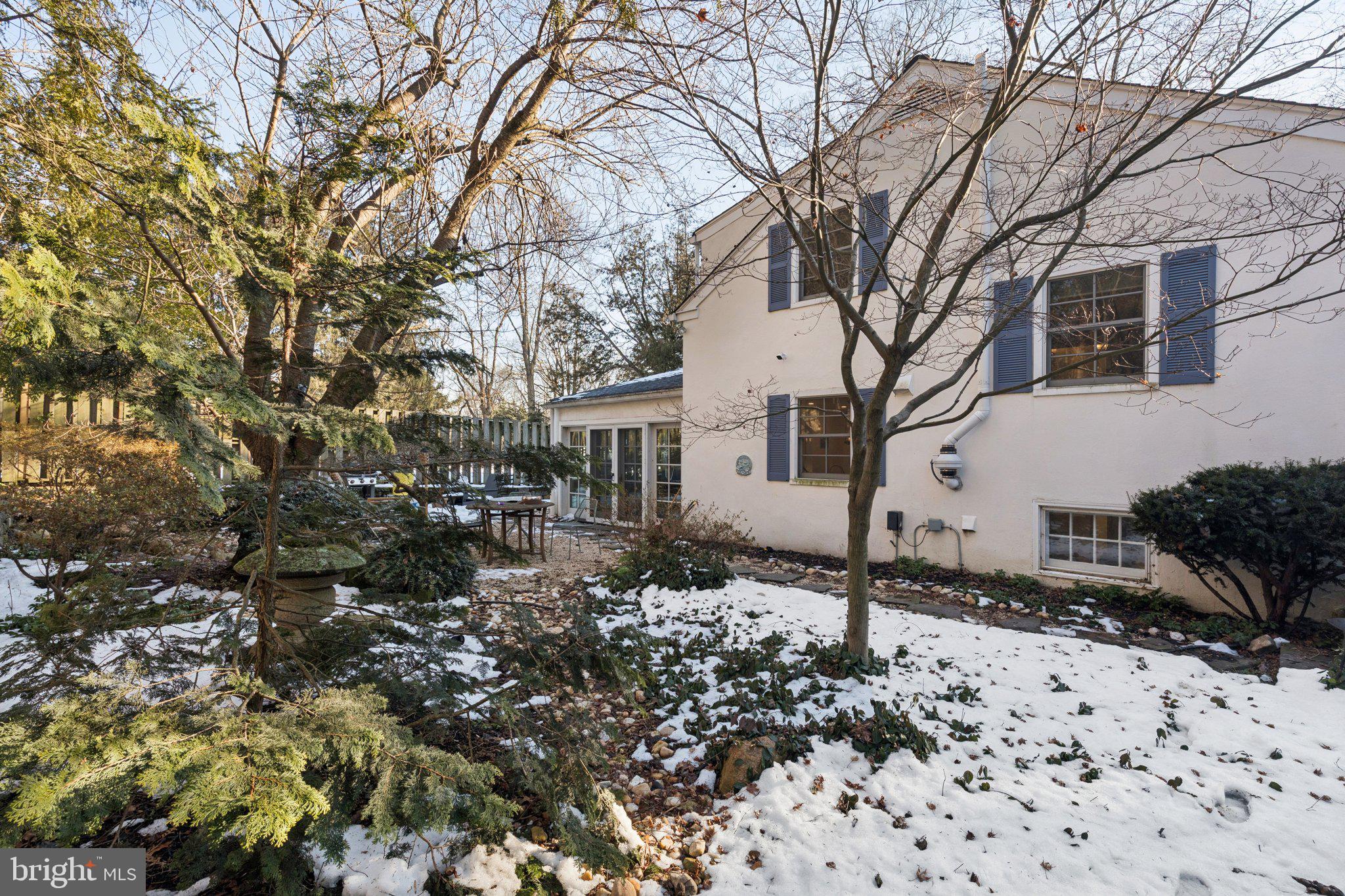 CHESTNUT HILL - Residential