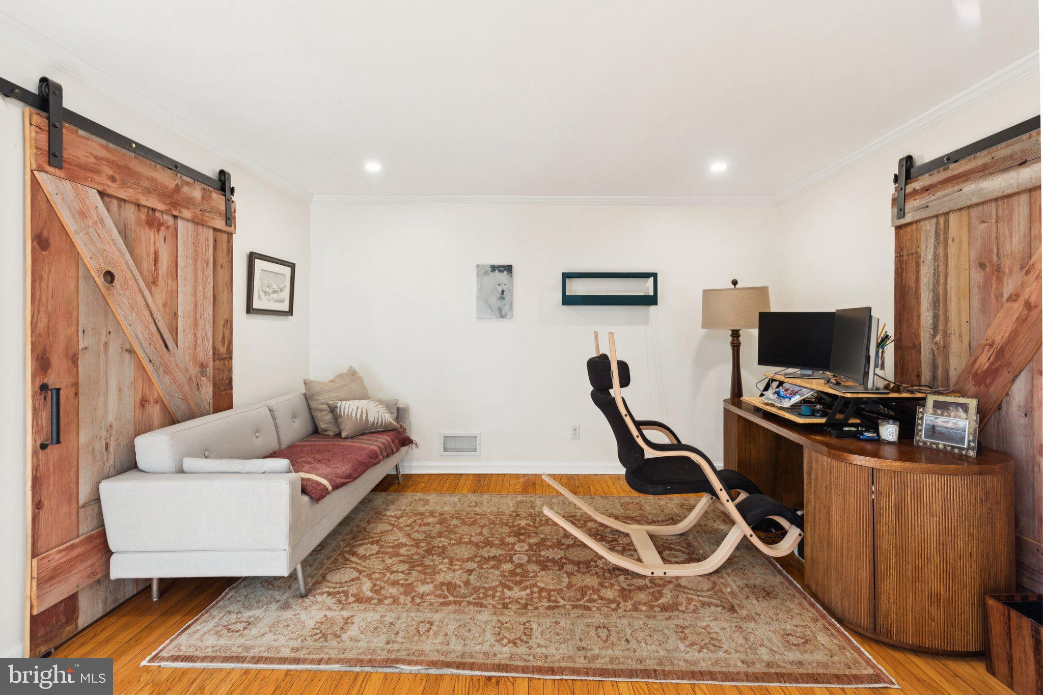 CHESTNUT HILL - Residential