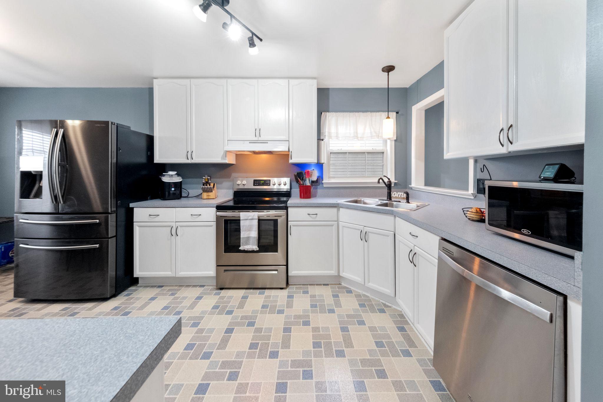 LAUREL RIDGE - Residential