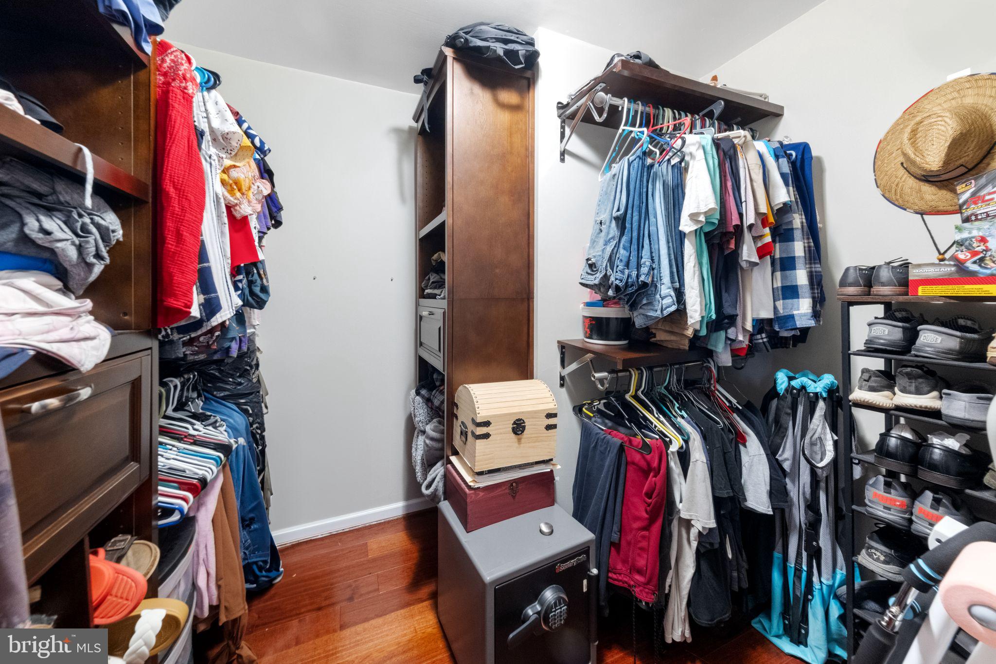 LAUREL RIDGE - Residential