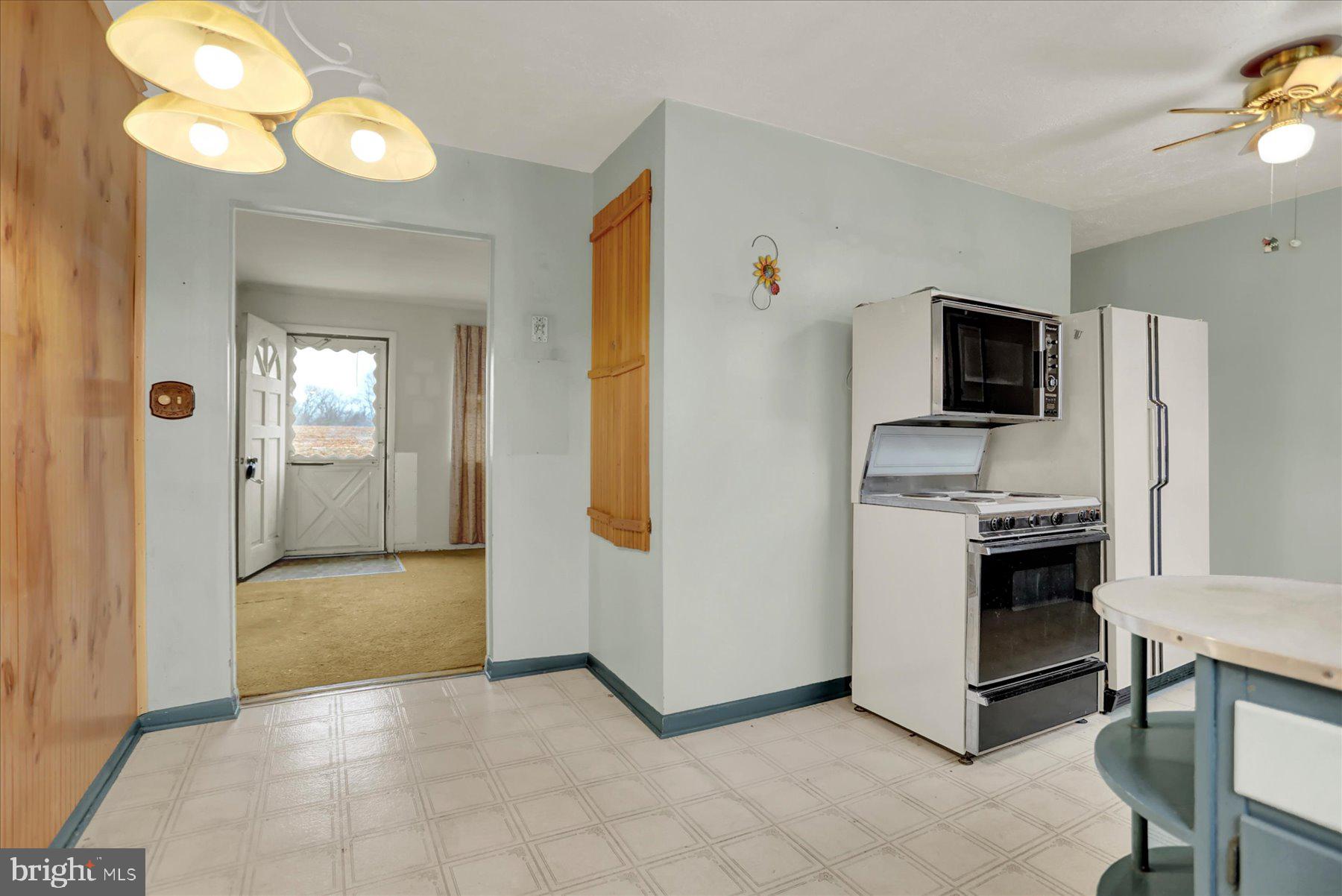 2115 WHITE HOUSE ROAD