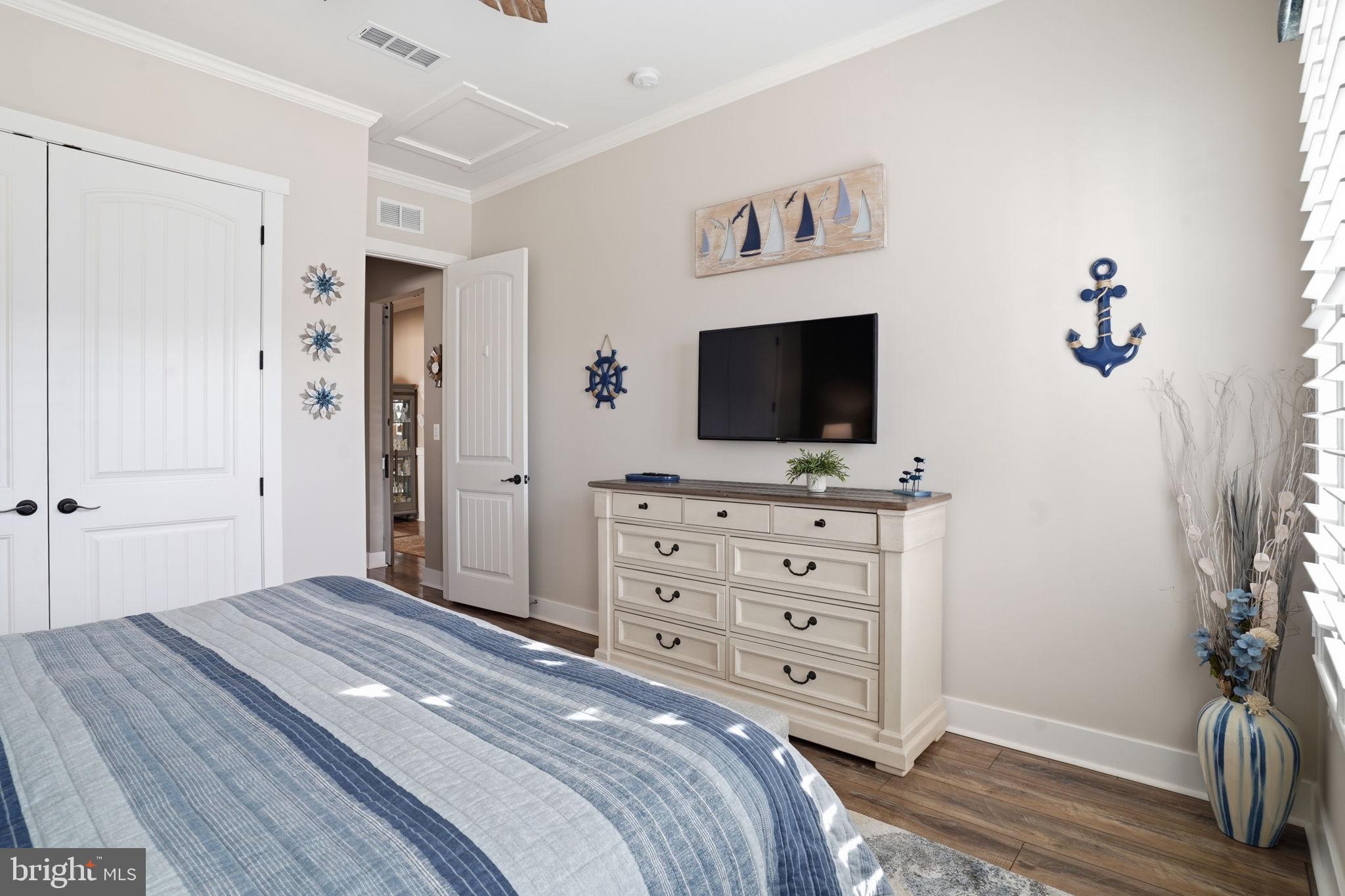 FOUR SEASONS AT KENT ISLAND - Residential