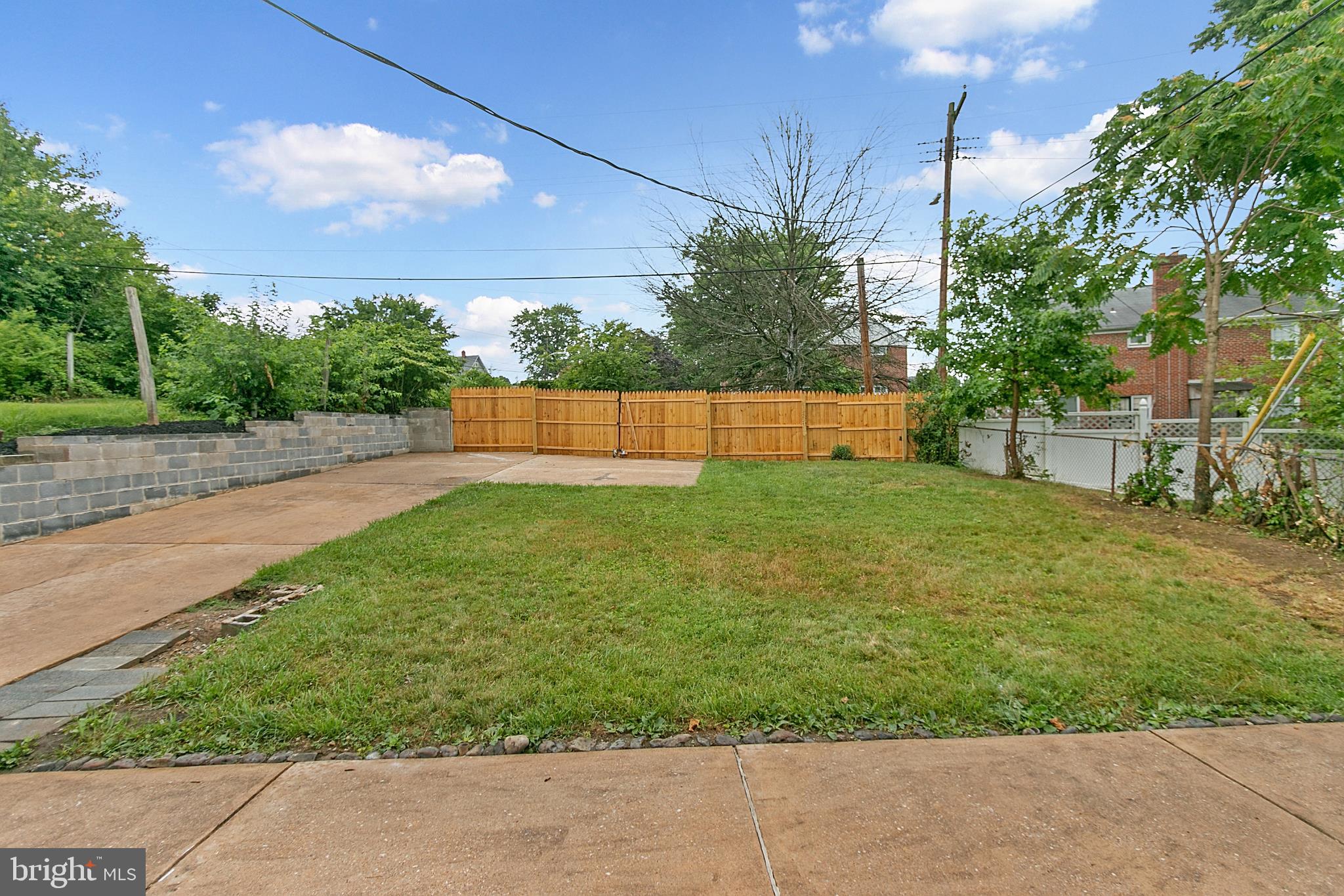 ROSEMONT EAST - Residential