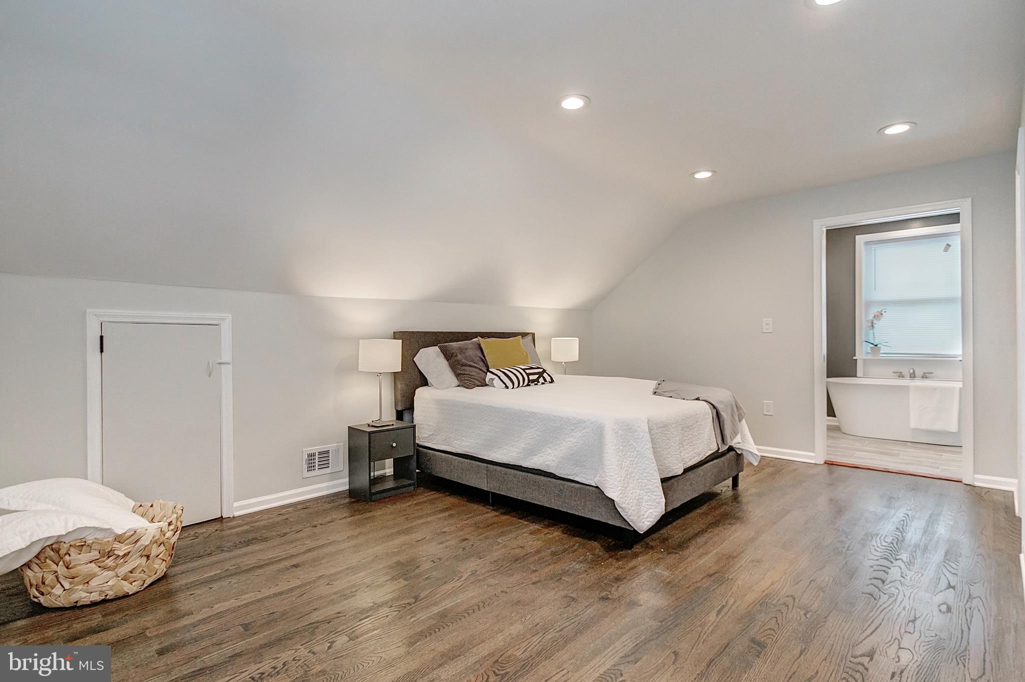 ROSEMONT EAST - Residential