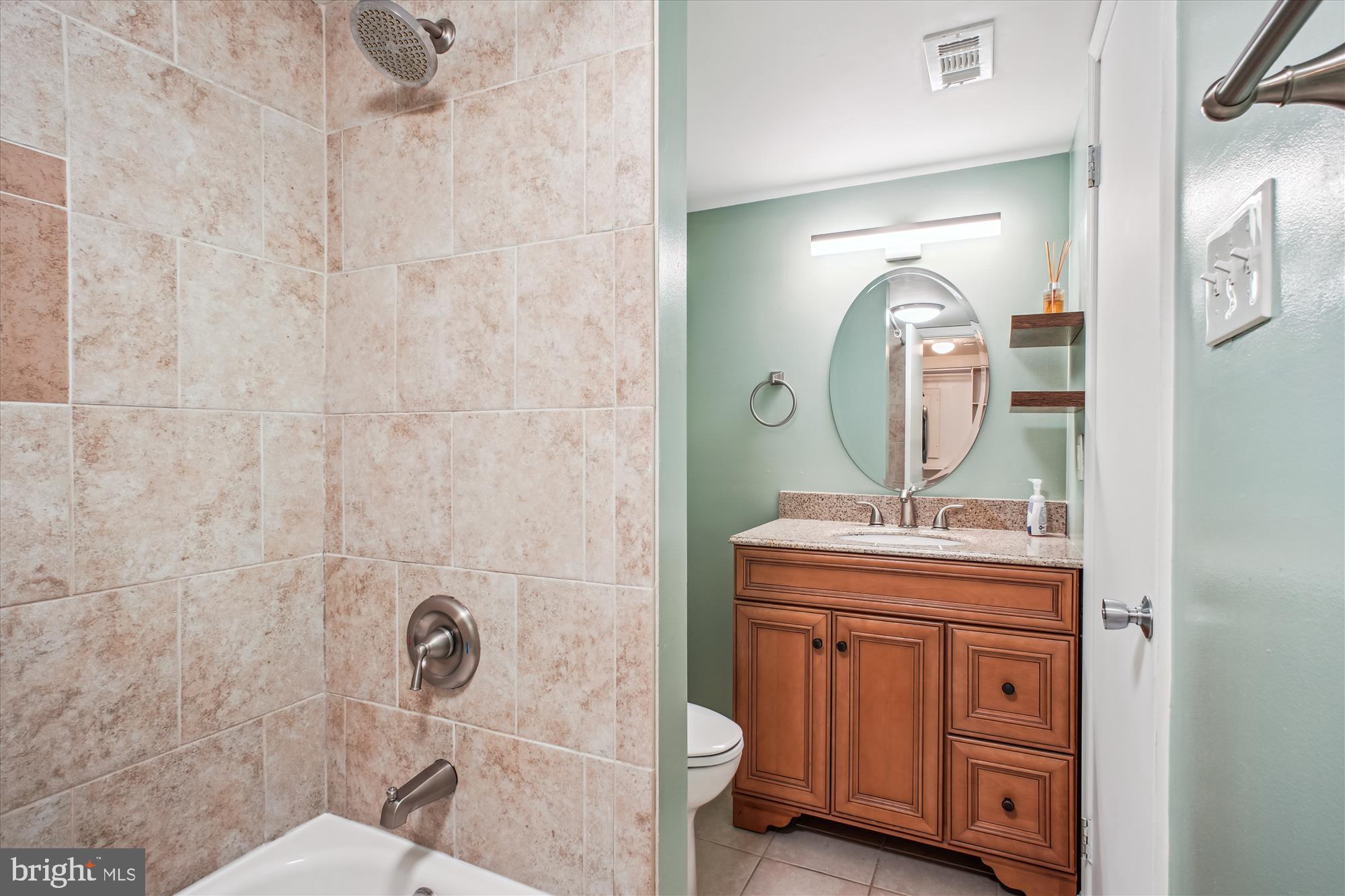 BEDFORD PARK - Residential Lease