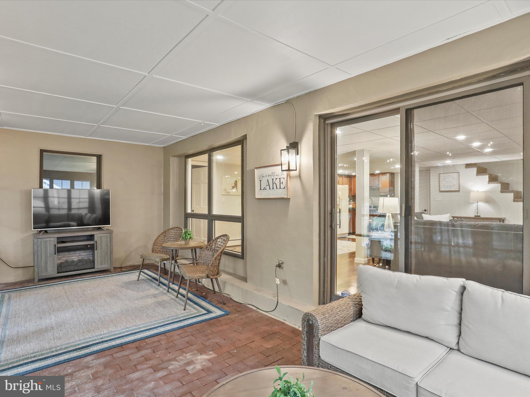 LAKE MEADE - Residential