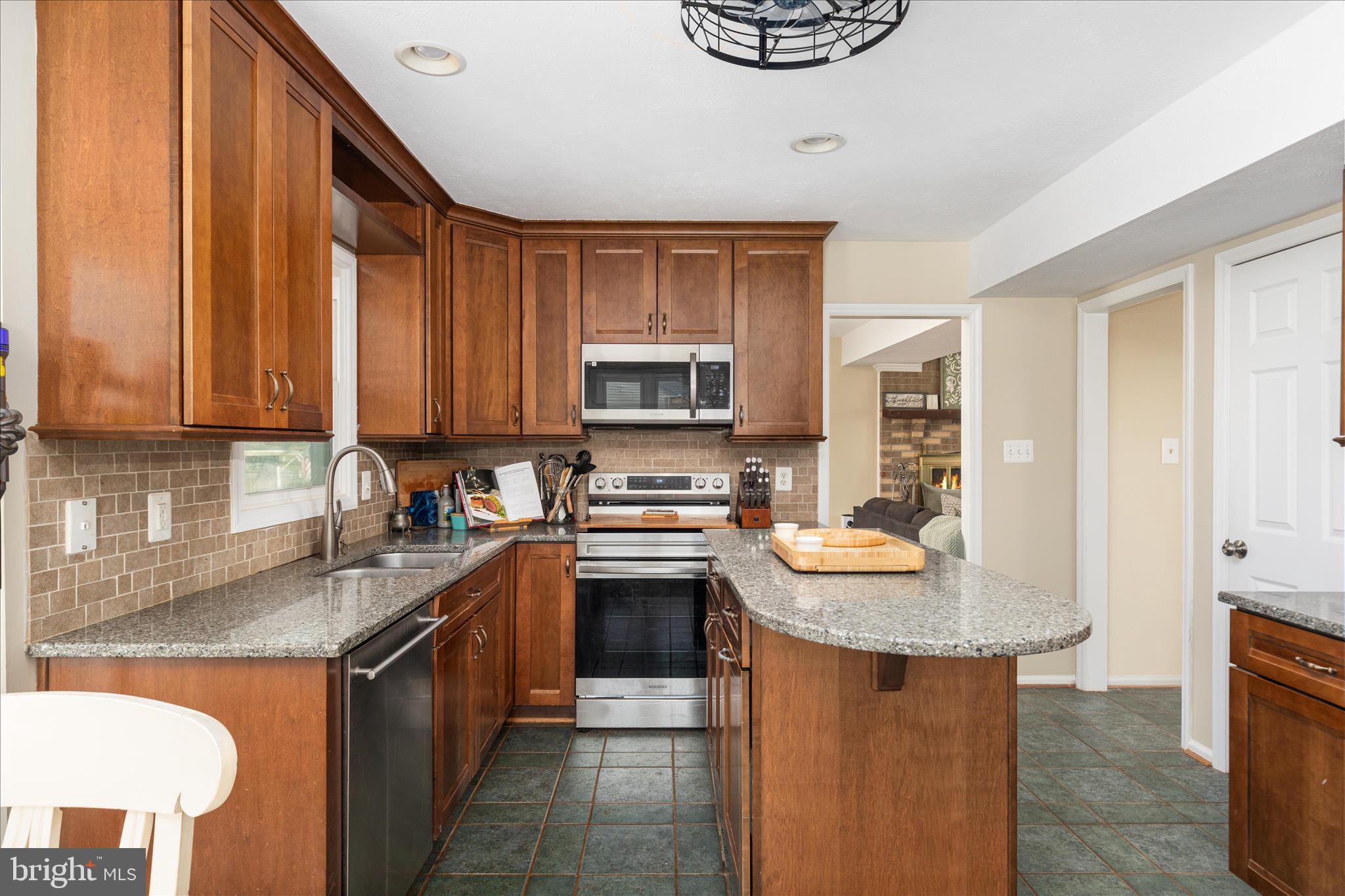 10245 BATTLEFIELD DRIVE