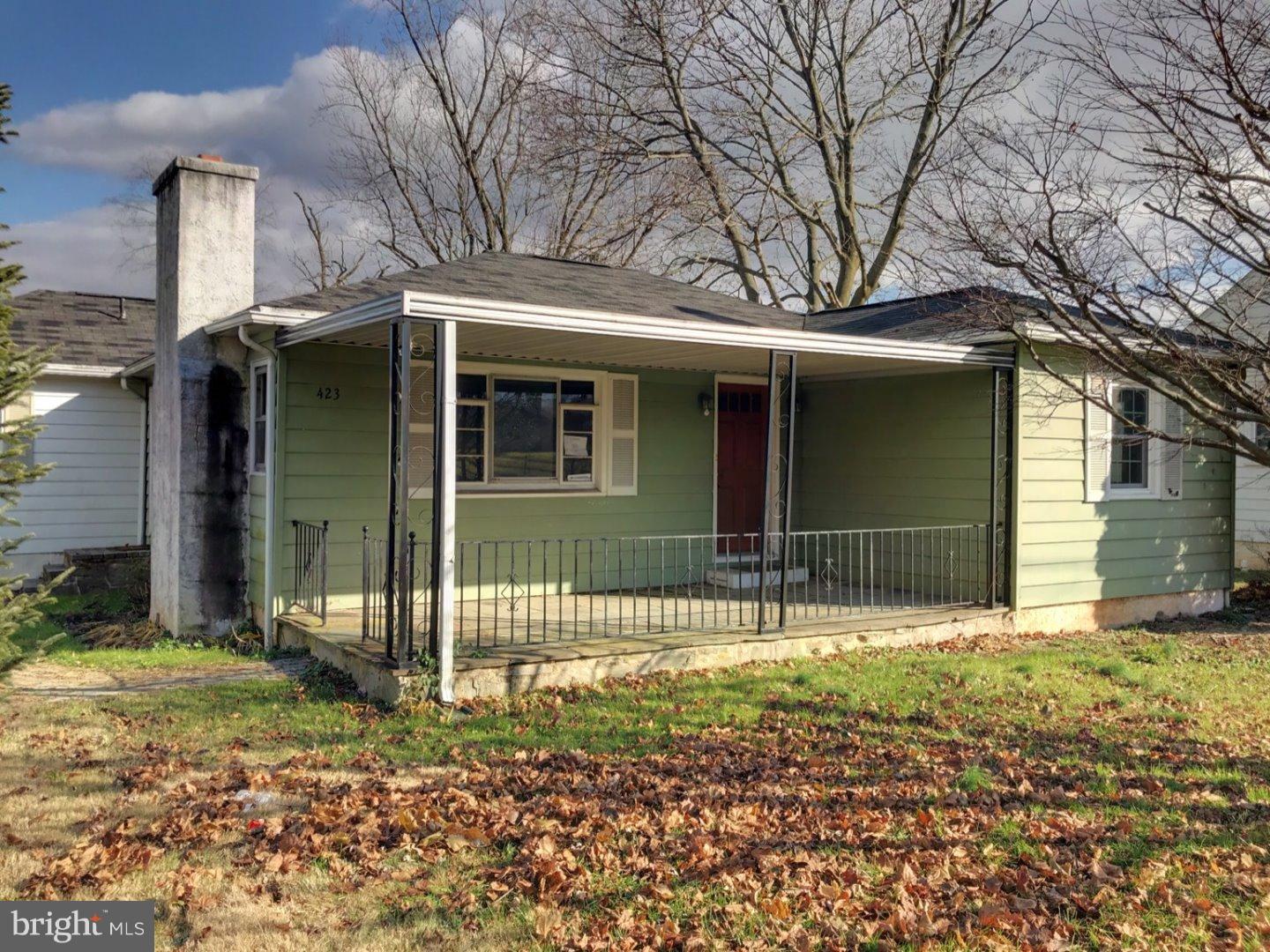 3 Bedroom, 2 bath ranch with Dining Room, living room, large kitchen and family room that opens to nice backyard, master suite with private bath and 2 additional bedrooms. Full basement for storage or future expansion. H.U.D./case 446-270672, As is with all faults, no post-closing repairs or payments will be made. No one may alter or occupy the property until after closing, AS IS, EOH, Initial disposition: FHA insurabel with escrow, PCR, details and Offer made on hudhomestore.com, managedby Olympus AMS