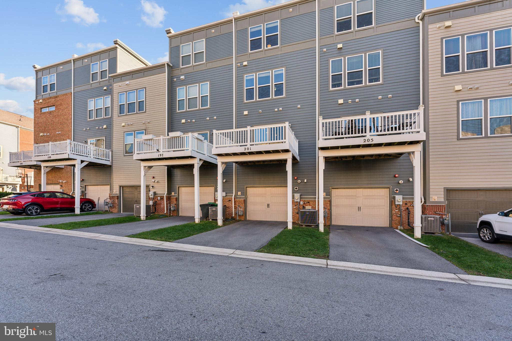 CROWN FARM - Residential