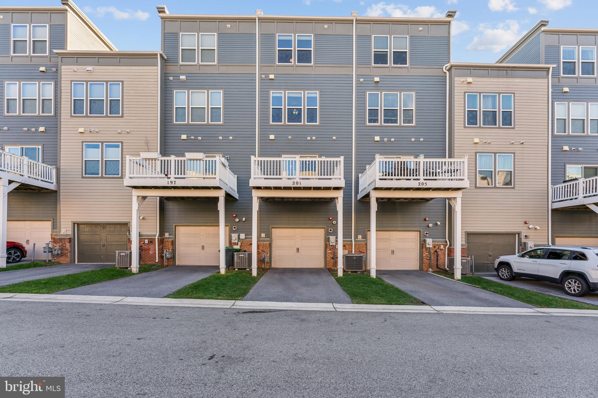 CROWN FARM - Residential