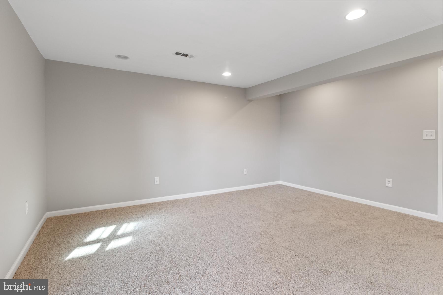 WOODBRIDGE CENTER - Residential Lease