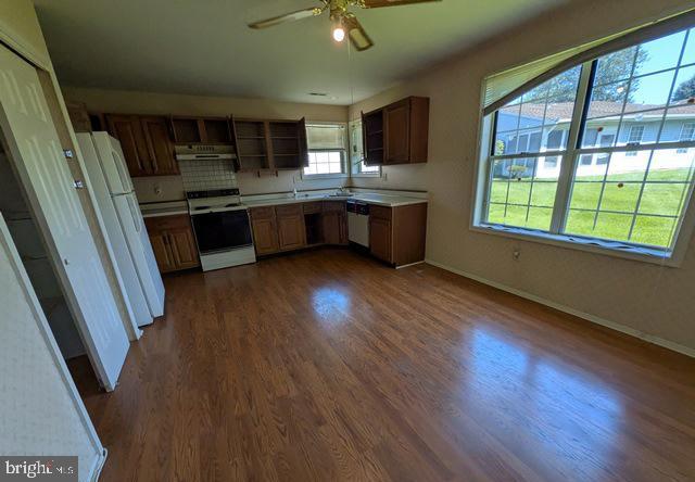 53 DEEP HOLLOW LANE N