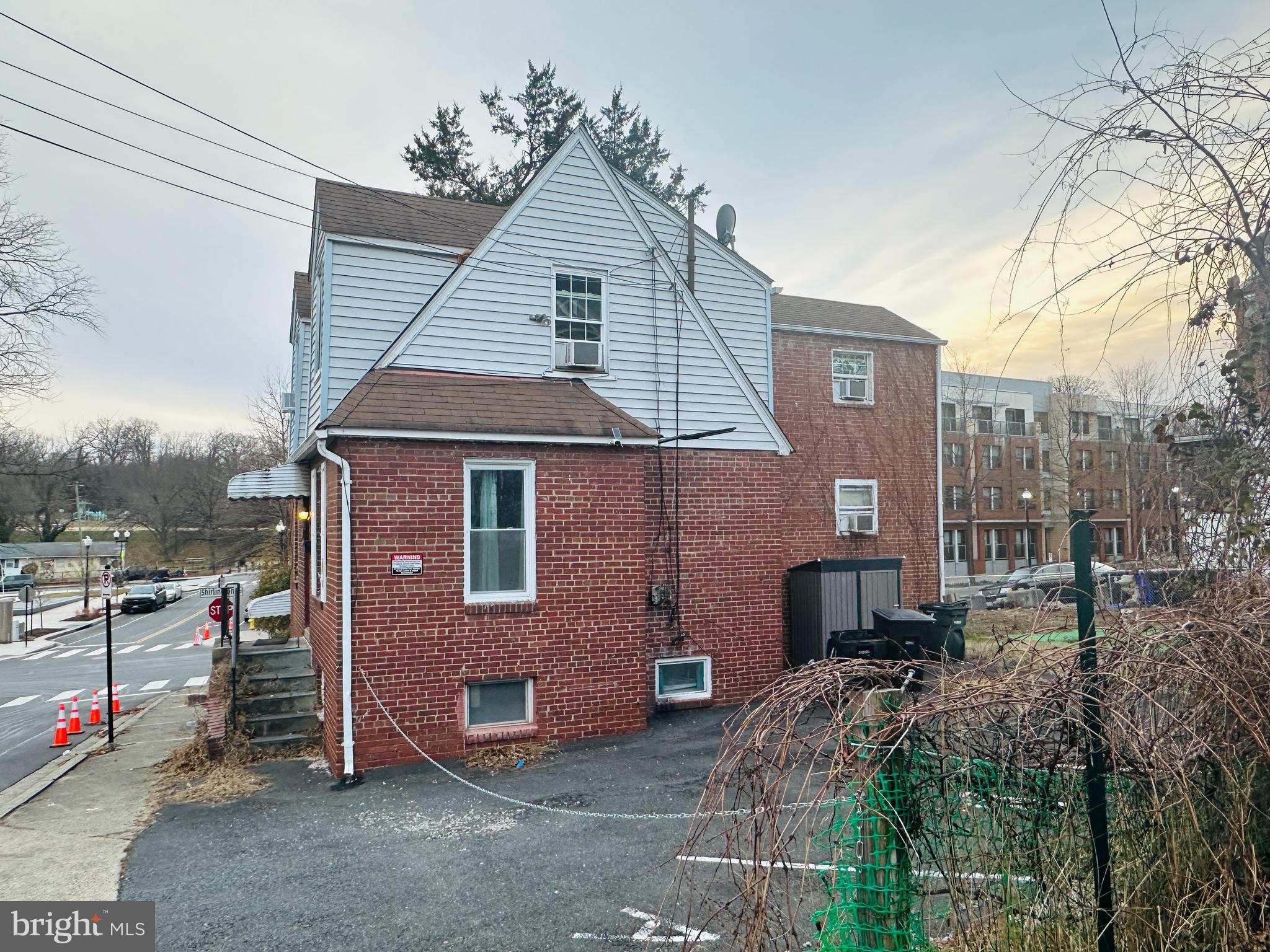 2325 S SHIRLINGTON ROAD
