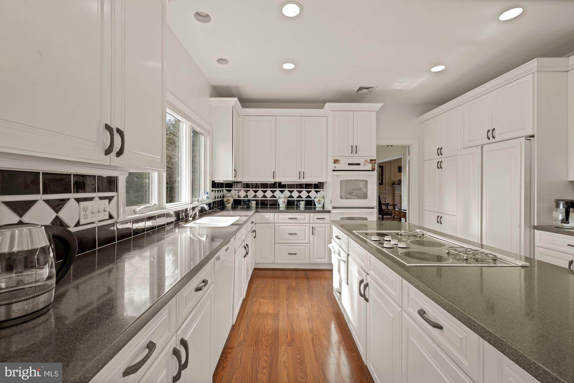 POTOMAC VIEW ESTATES - Residential Lease