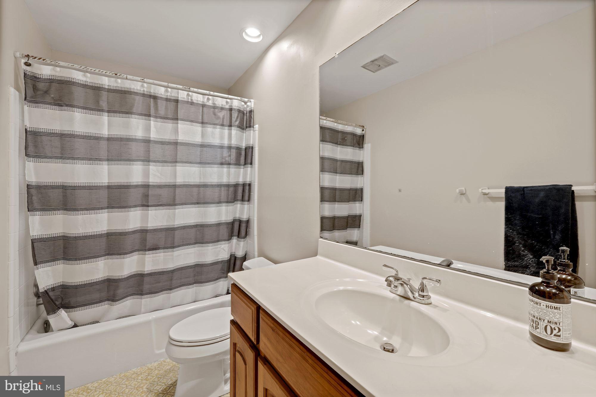 POTOMAC VIEW ESTATES - Residential Lease