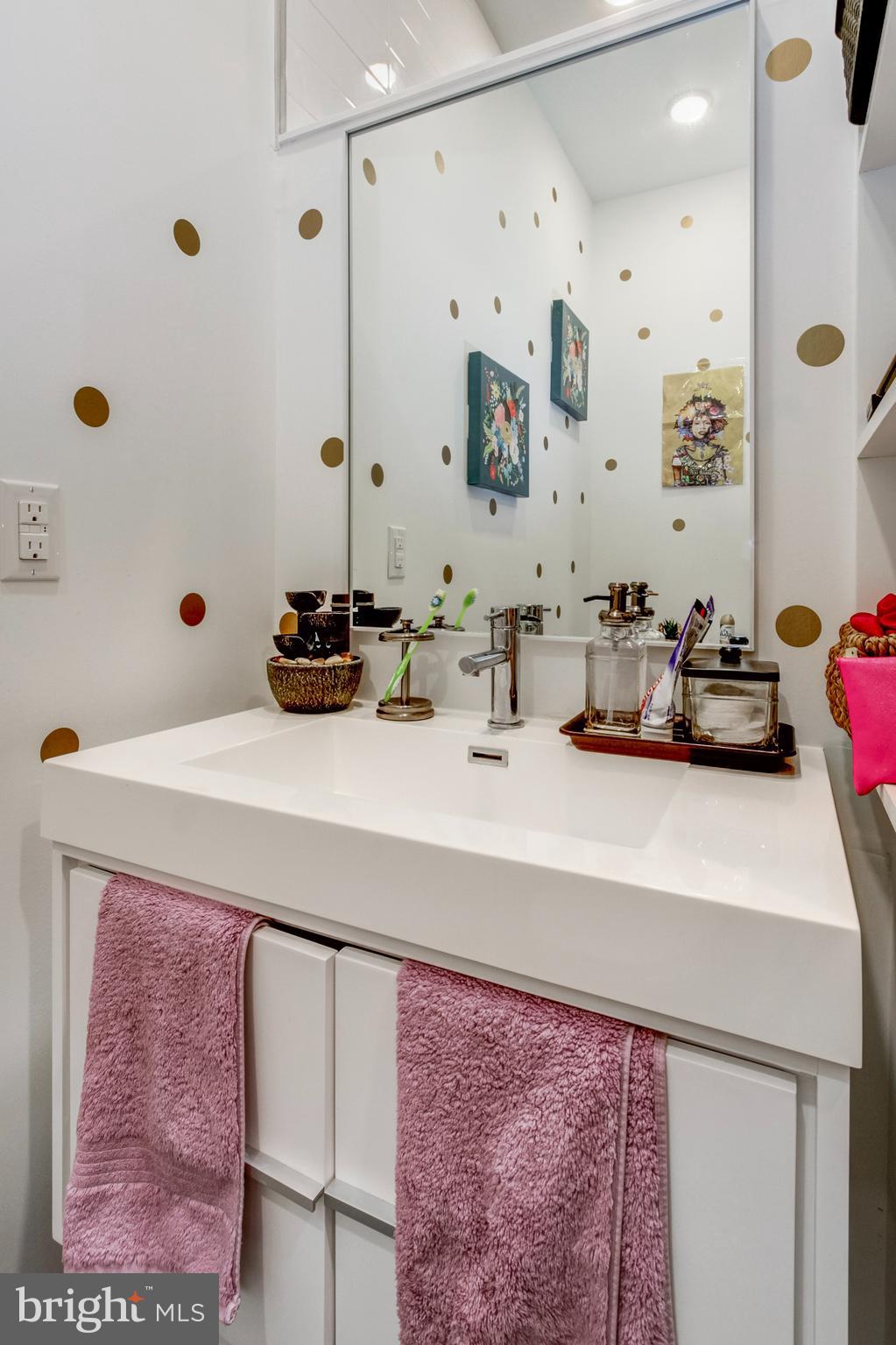 1942 N FRONT STREET 208