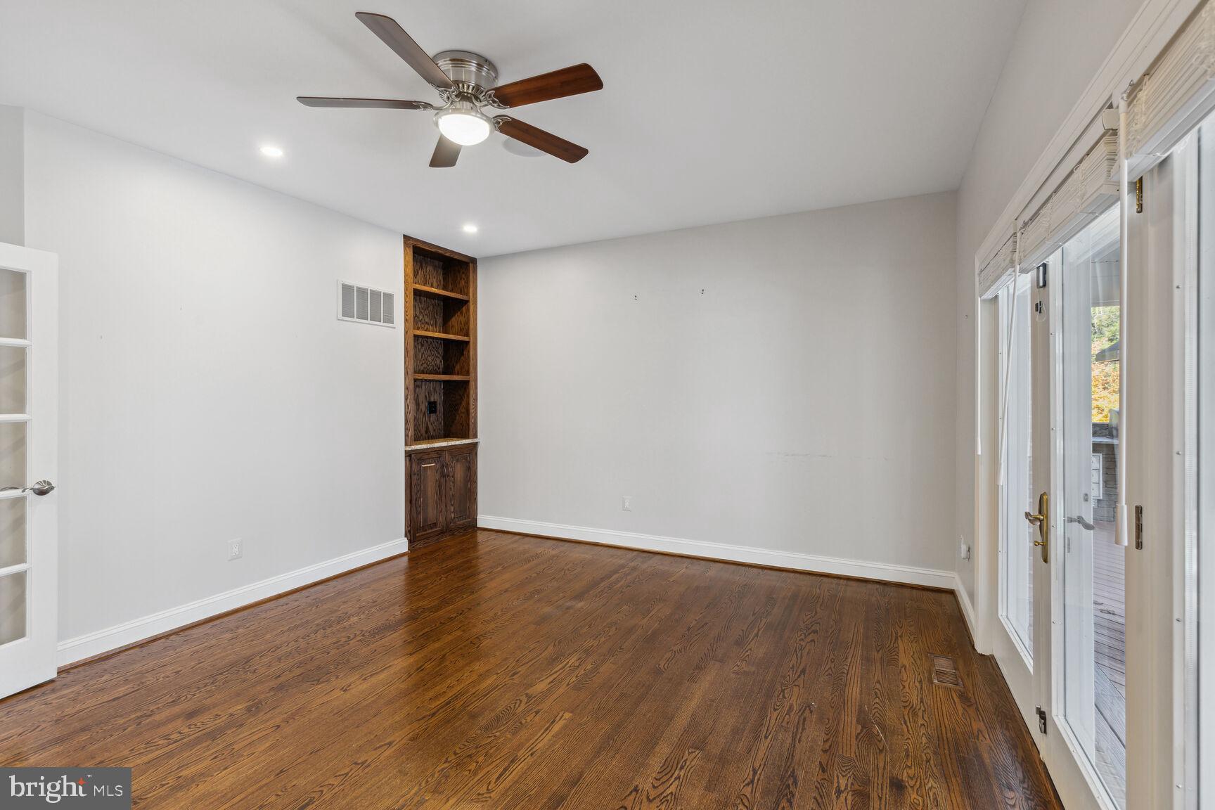 KALMIA FARMS - Residential