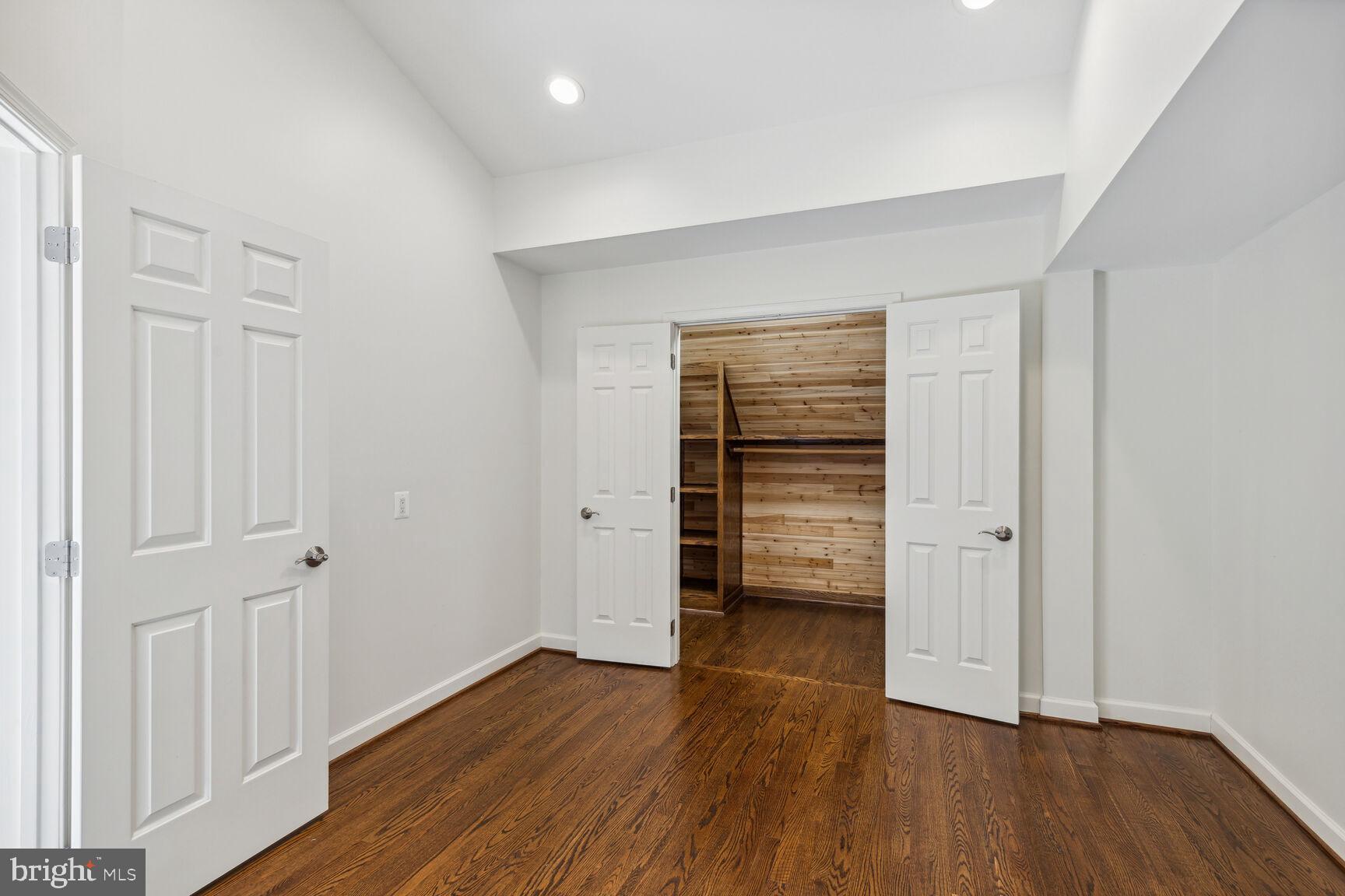 KALMIA FARMS - Residential