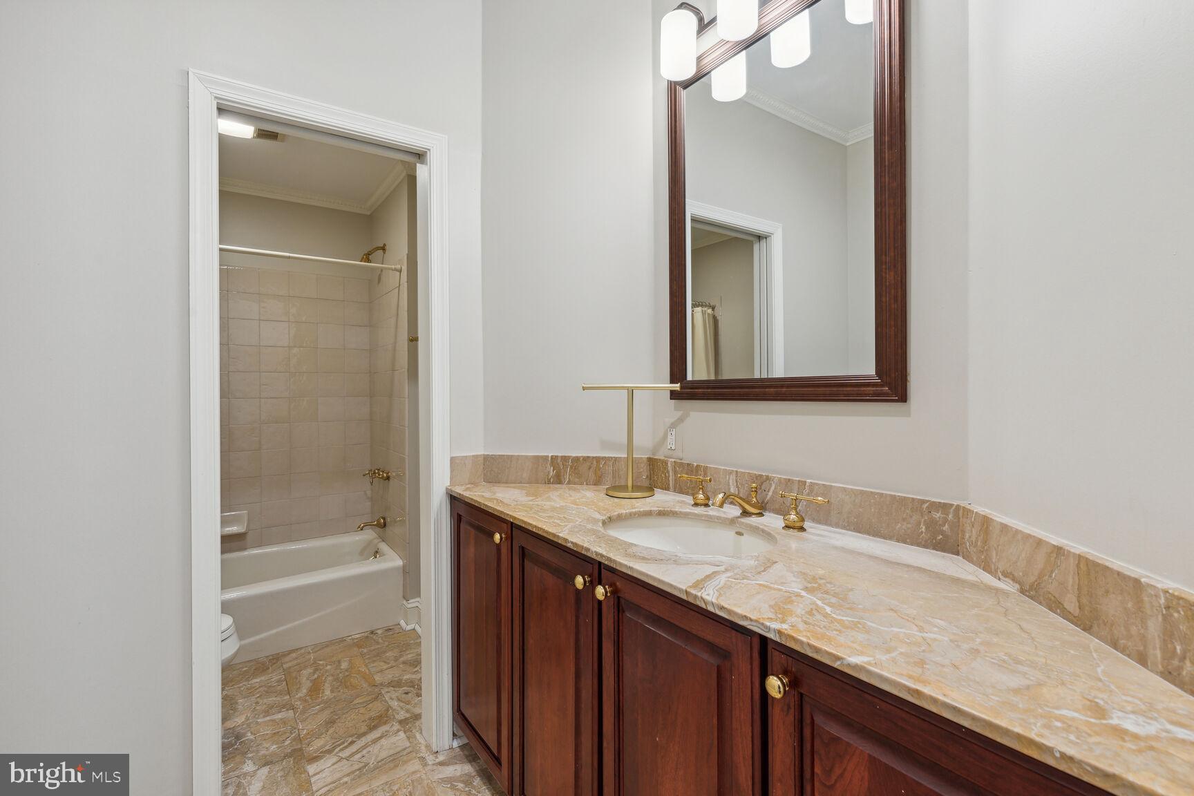 KALMIA FARMS - Residential