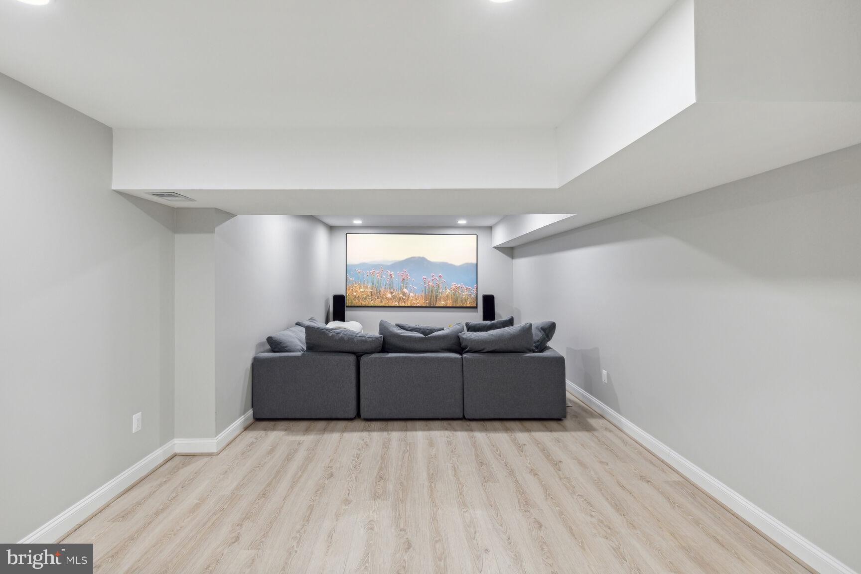 KALMIA FARMS - Residential